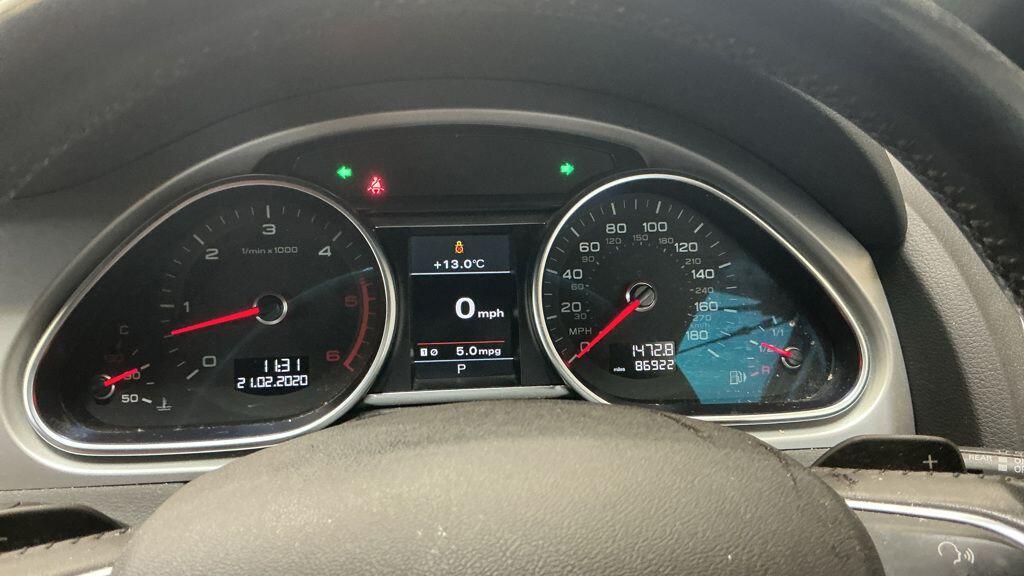 Audi Q7 view 4