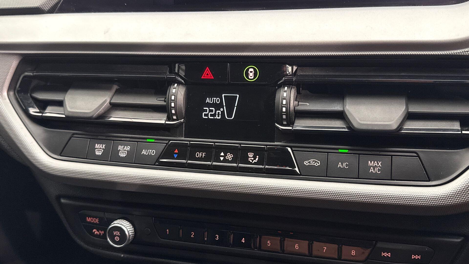 BMW 1 Series view 24