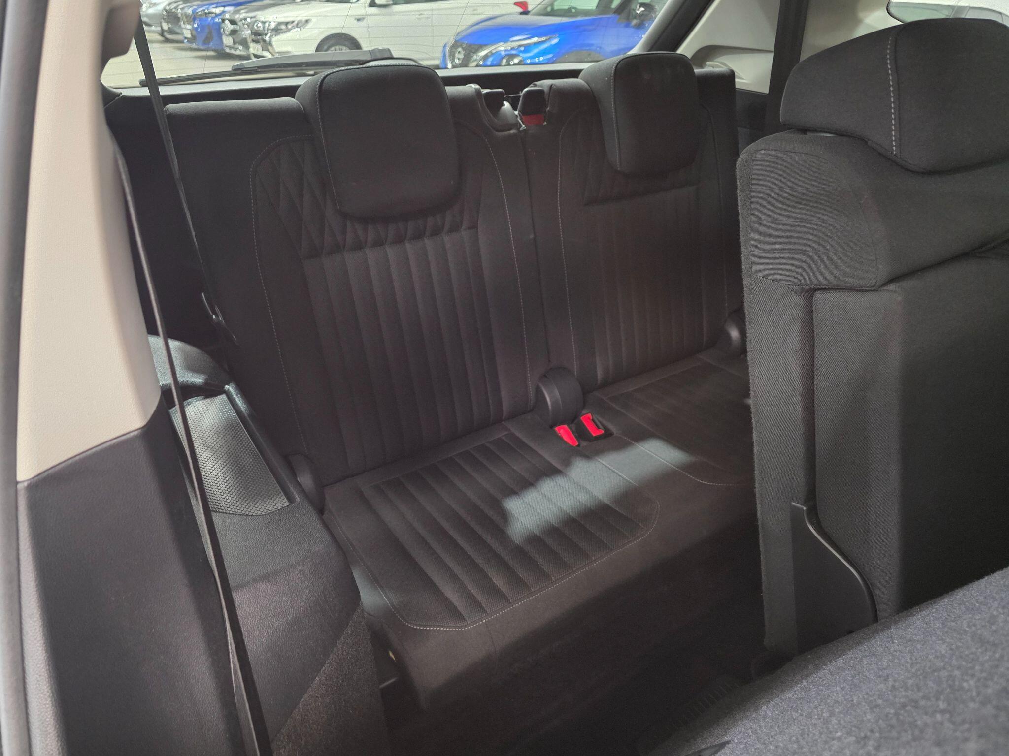 Volkswagen Tiguan Allspace view 25