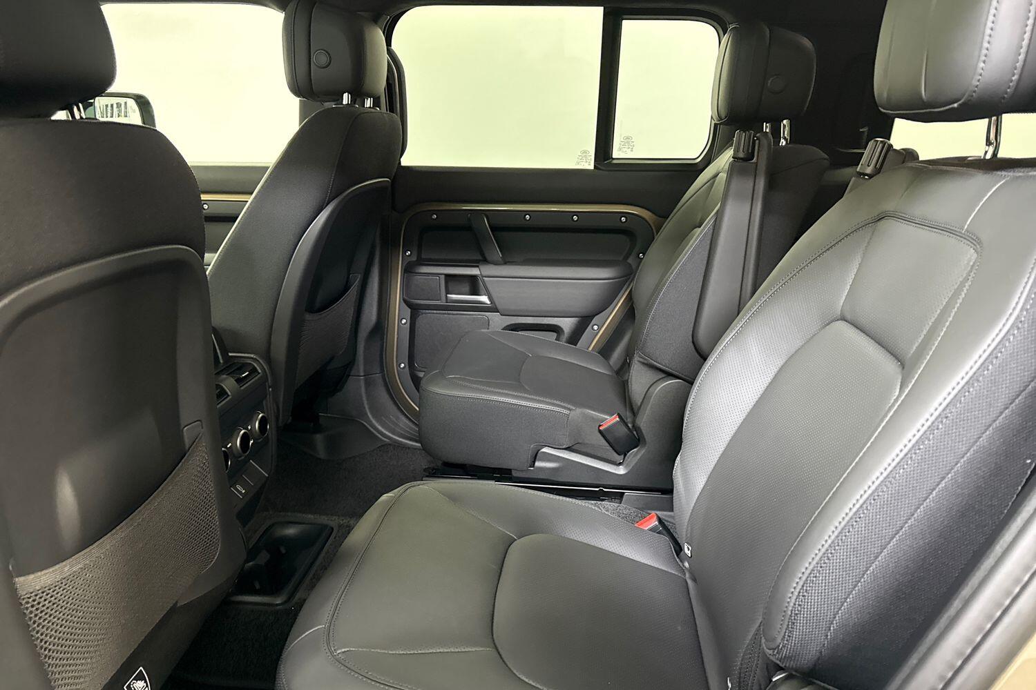 Land Rover Defender view 16