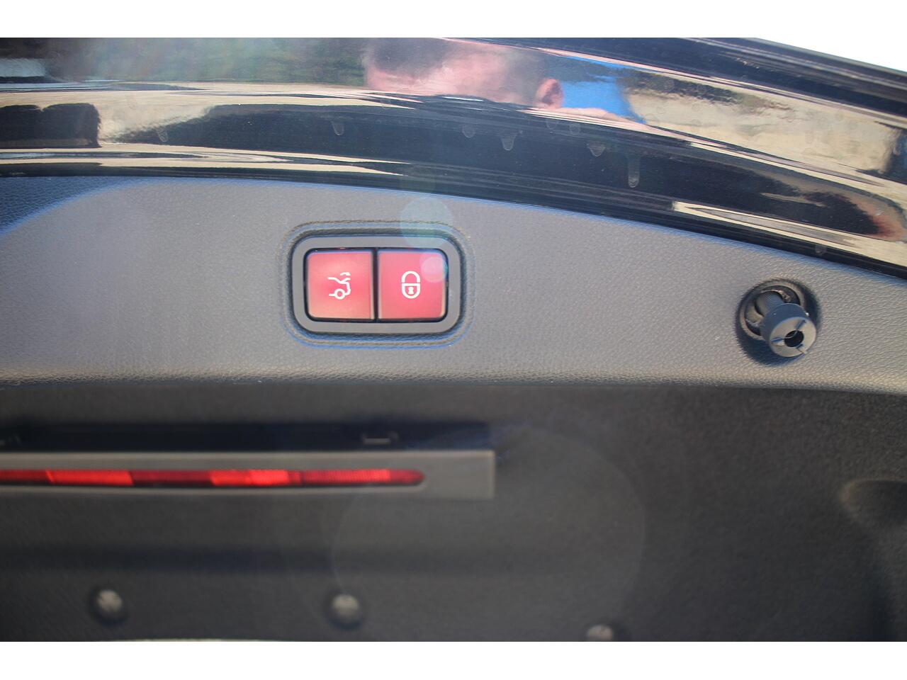 Mercedes-Benz E Class view 40