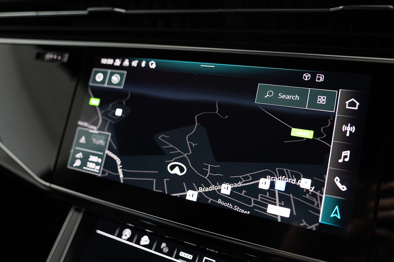 Audi Q7 view 18