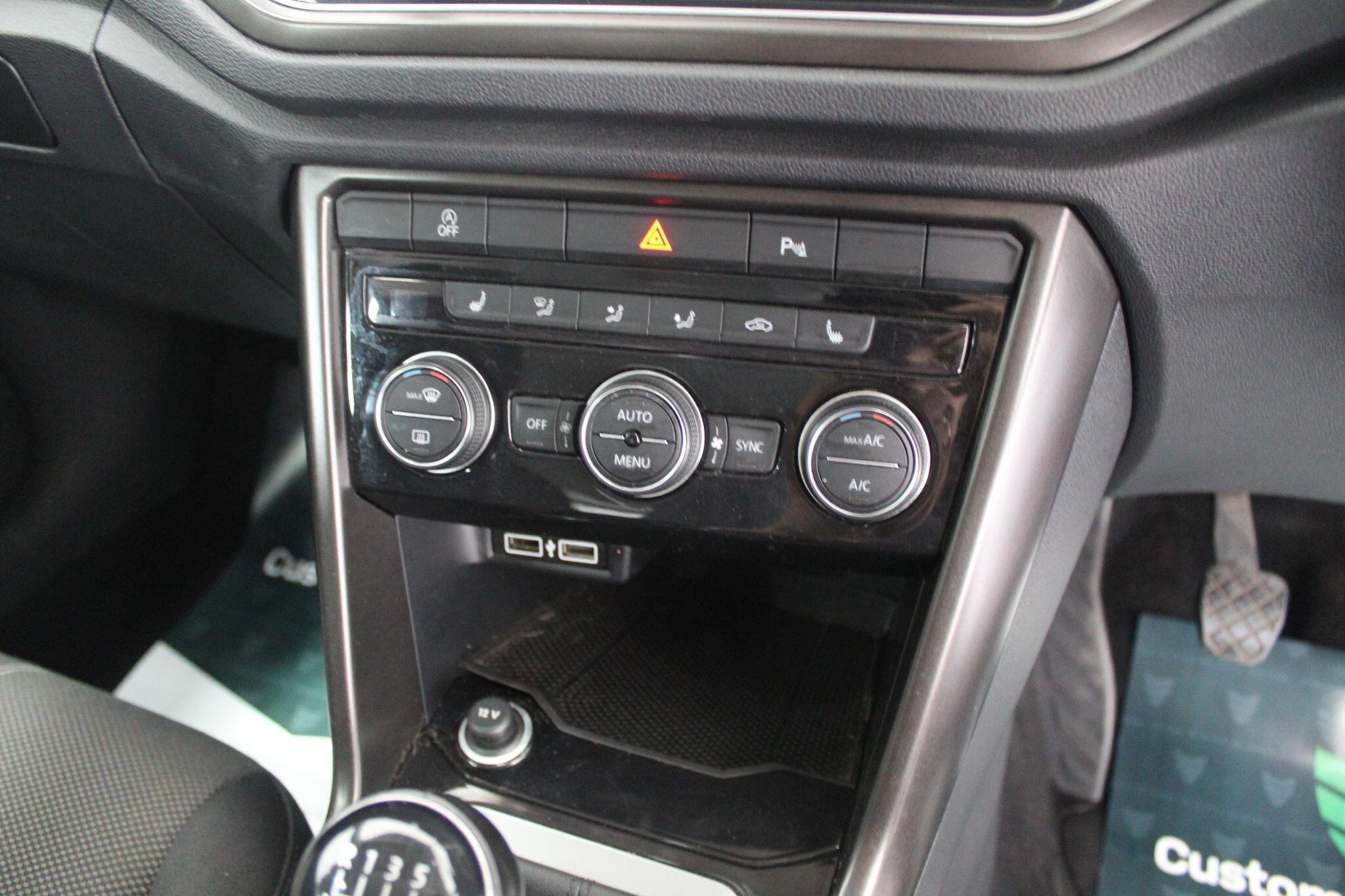 Volkswagen T-Roc view 38