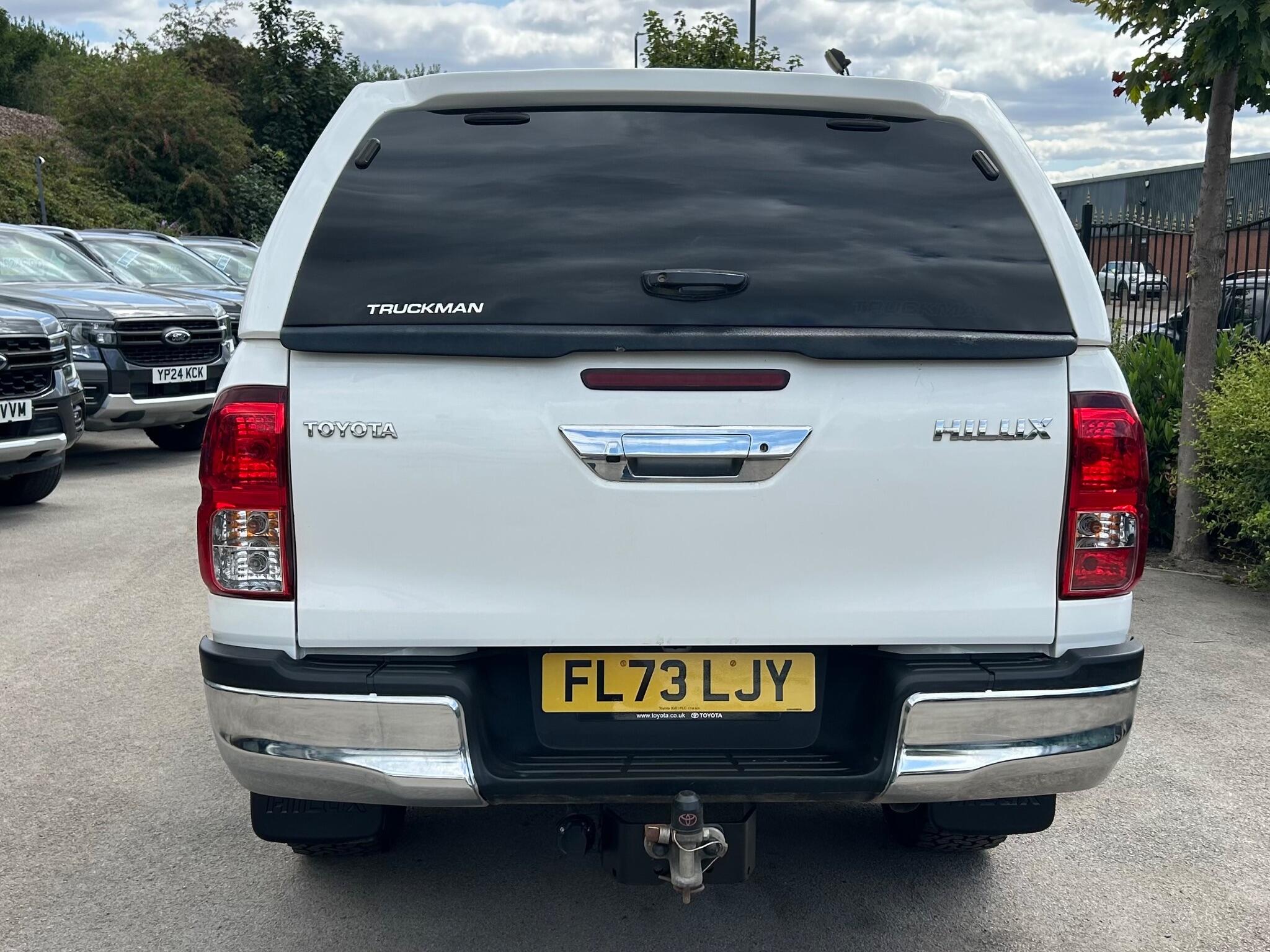 Toyota Hilux view 7