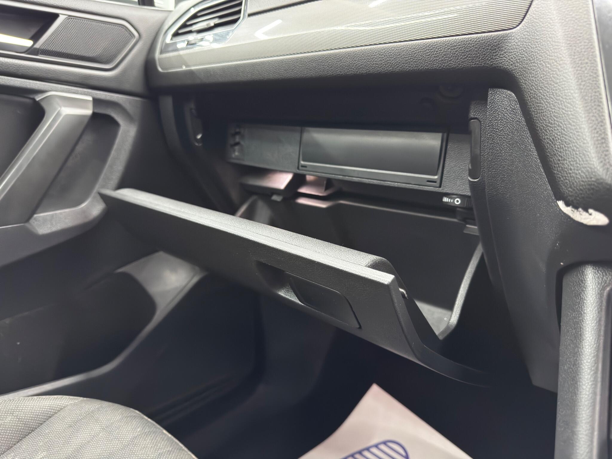 Volkswagen Tiguan Allspace view 38