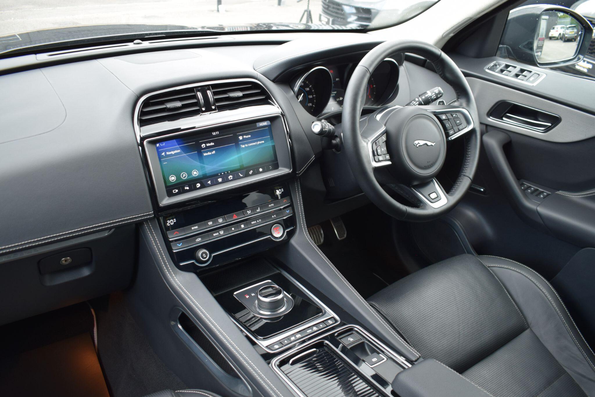 Jaguar F-Pace view 9