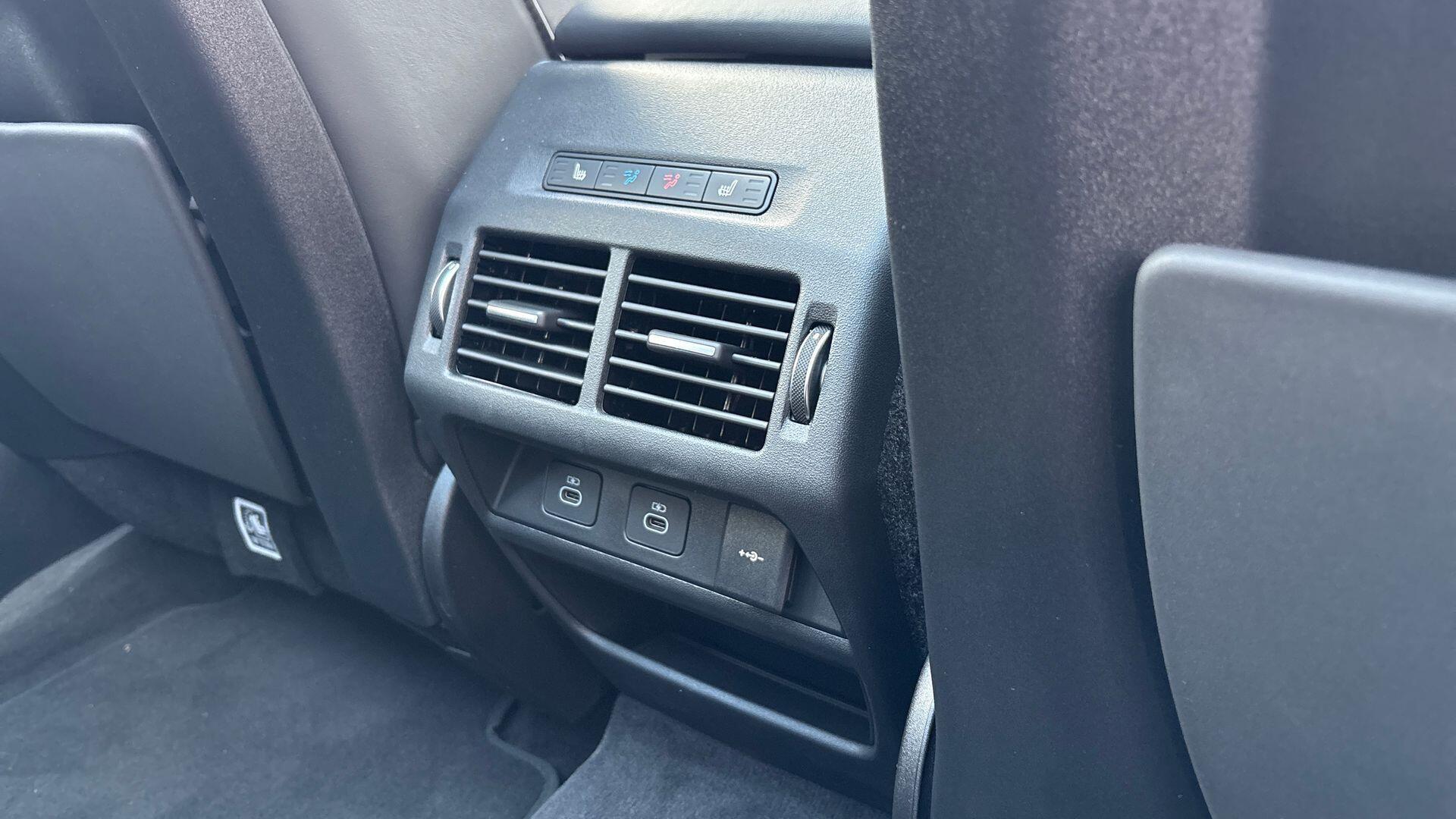 Land Rover Discovery Sport view 18