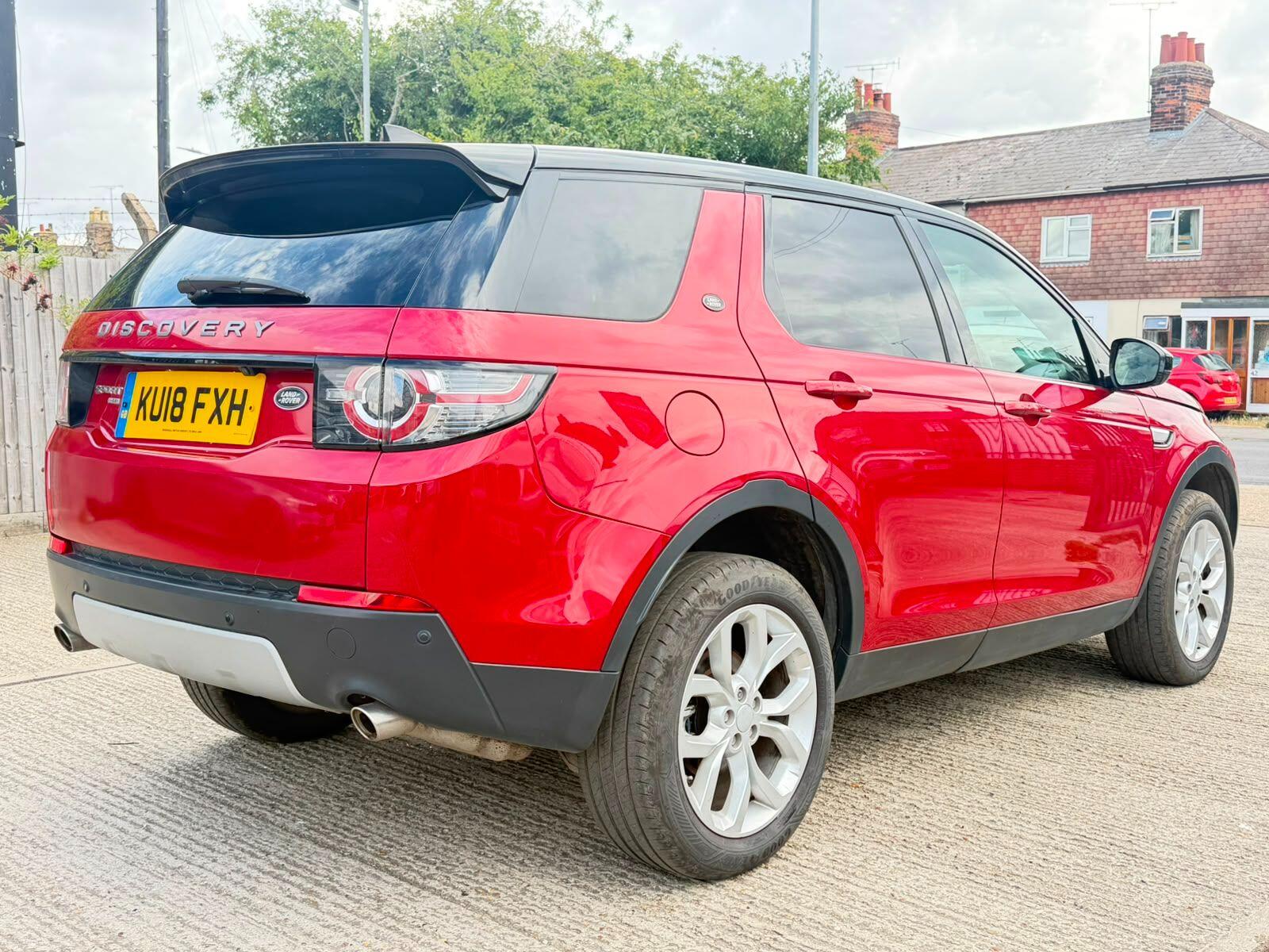 Land Rover Discovery Sport view 8