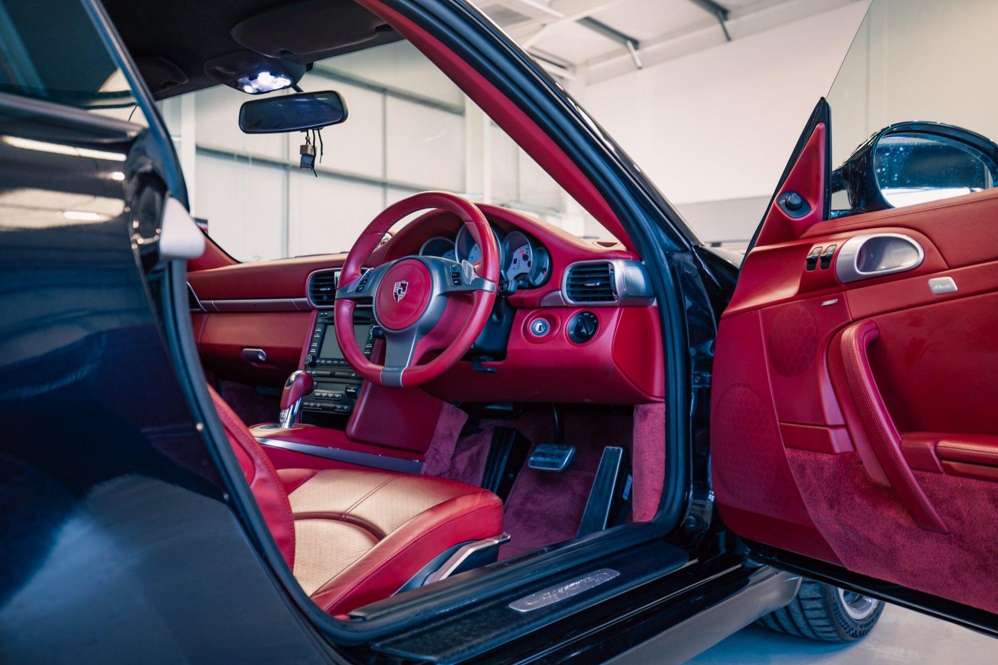 Porsche 911 view 30