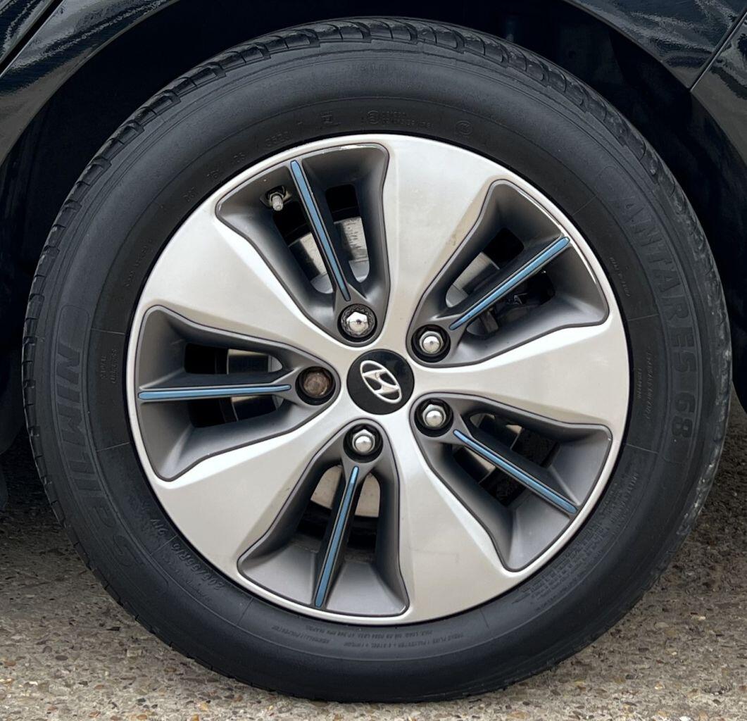 Hyundai Ioniq view 11