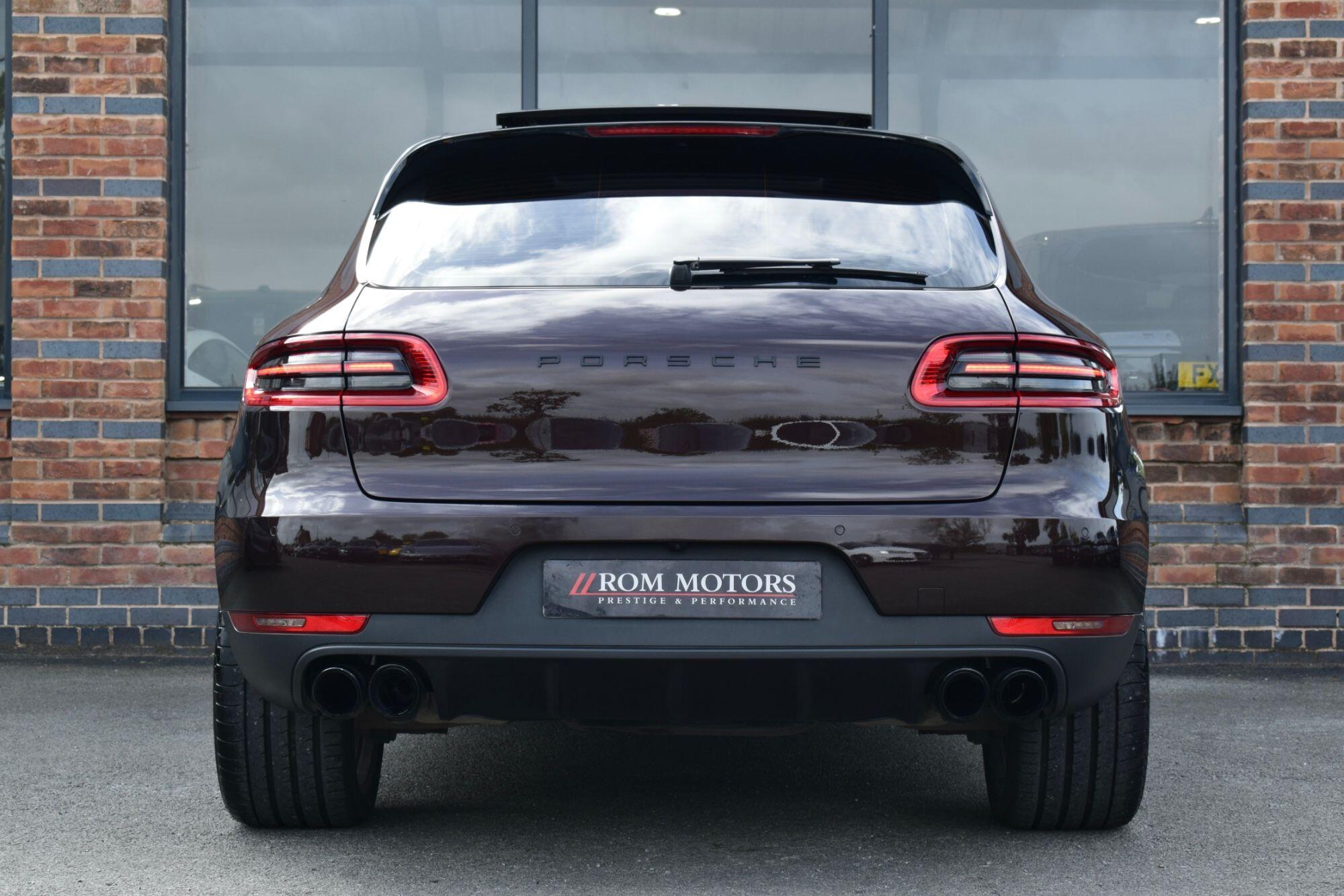 Porsche Macan view 35