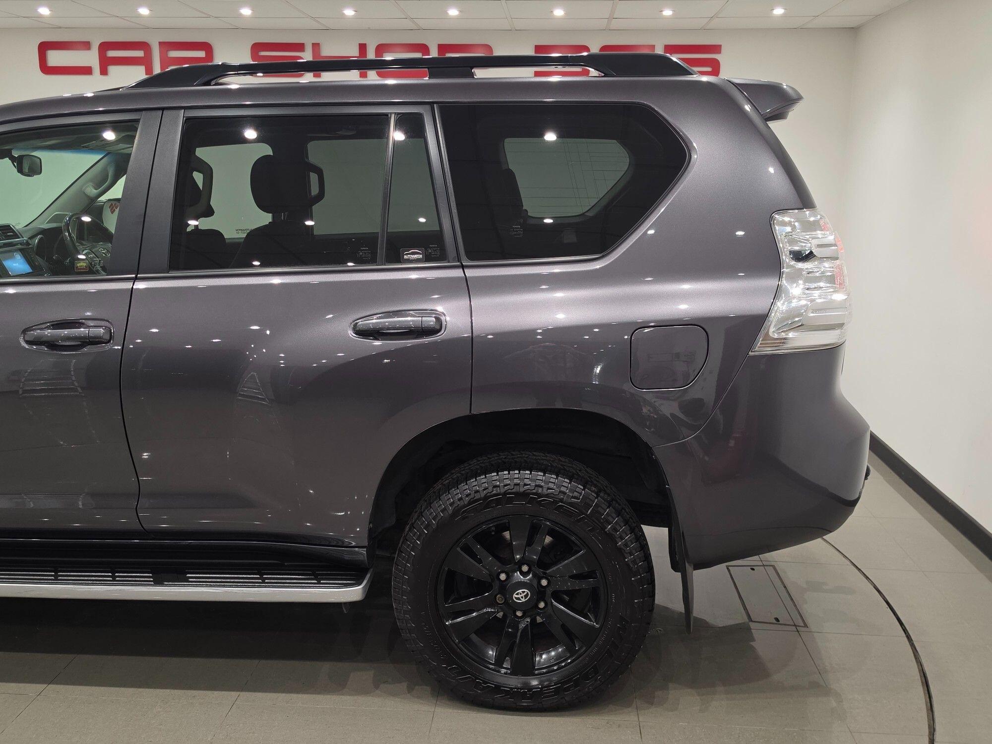 Toyota Land Cruiser view 68