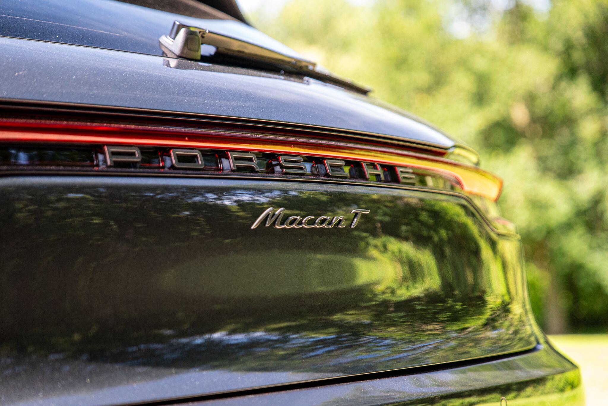 Porsche Macan view 90