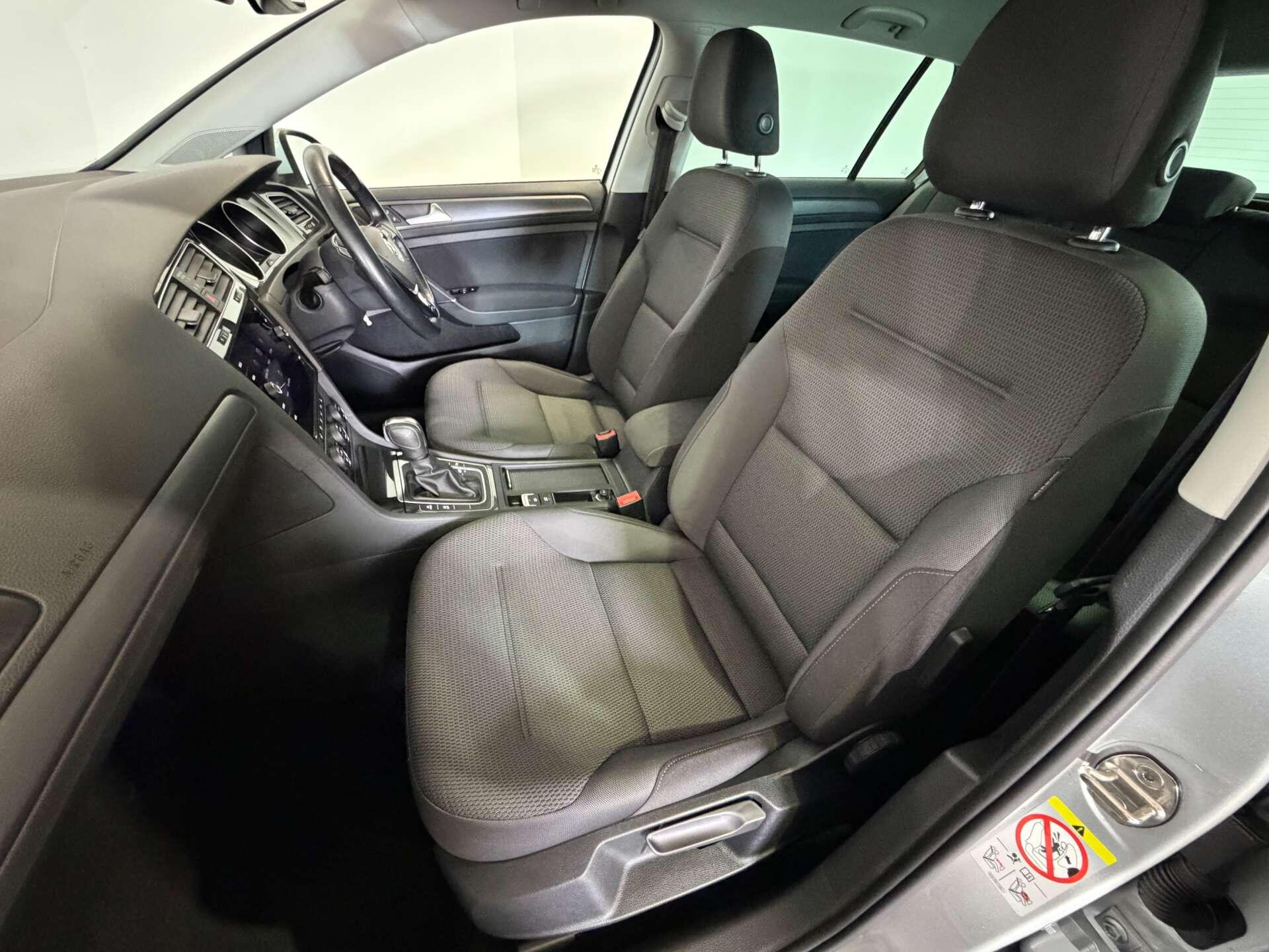 Volkswagen Golf view 60
