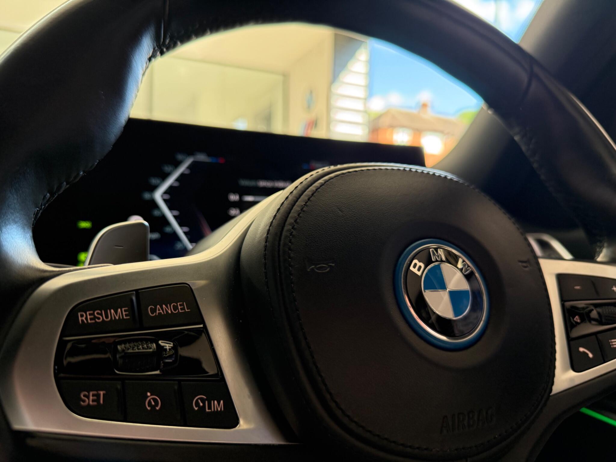 BMW 3 Series view 26