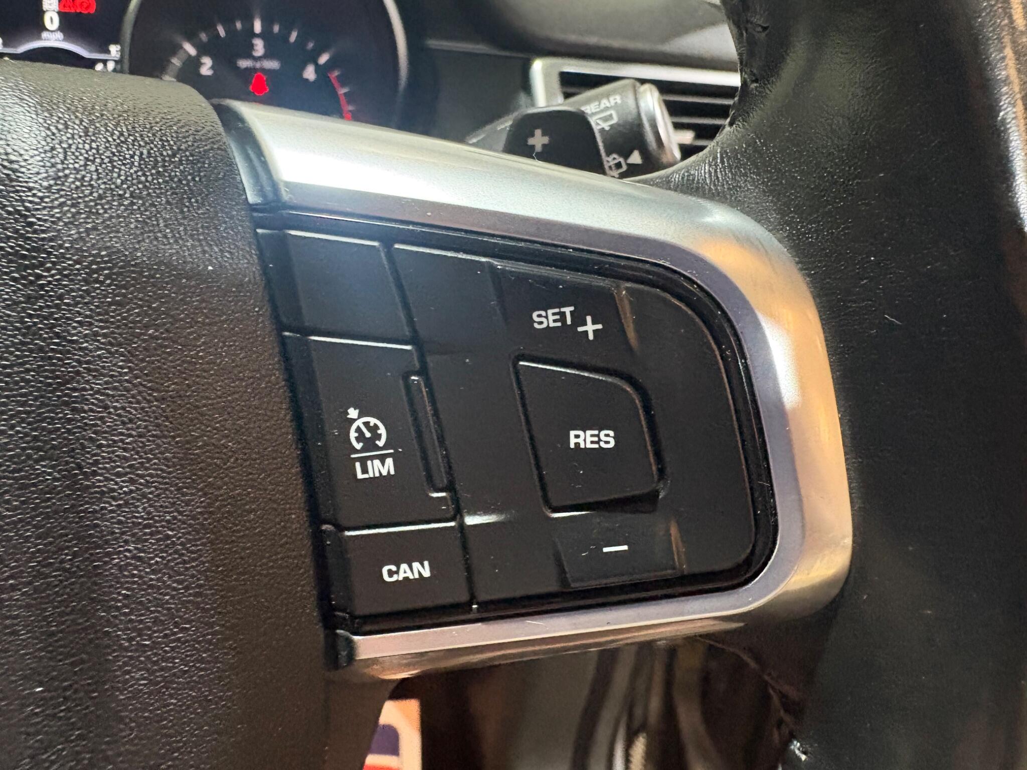 Land Rover Discovery Sport view 38