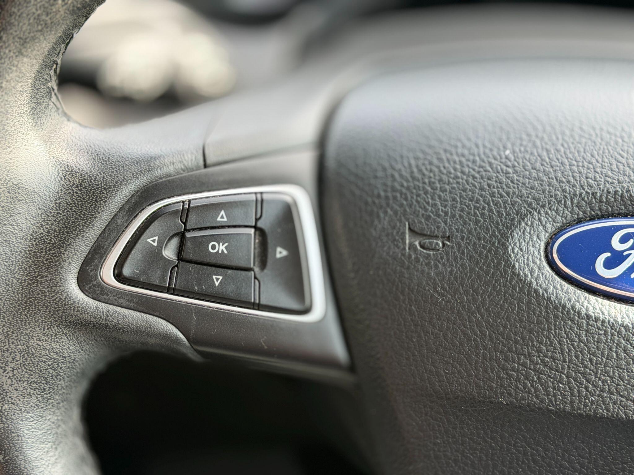 Ford Focus view 32