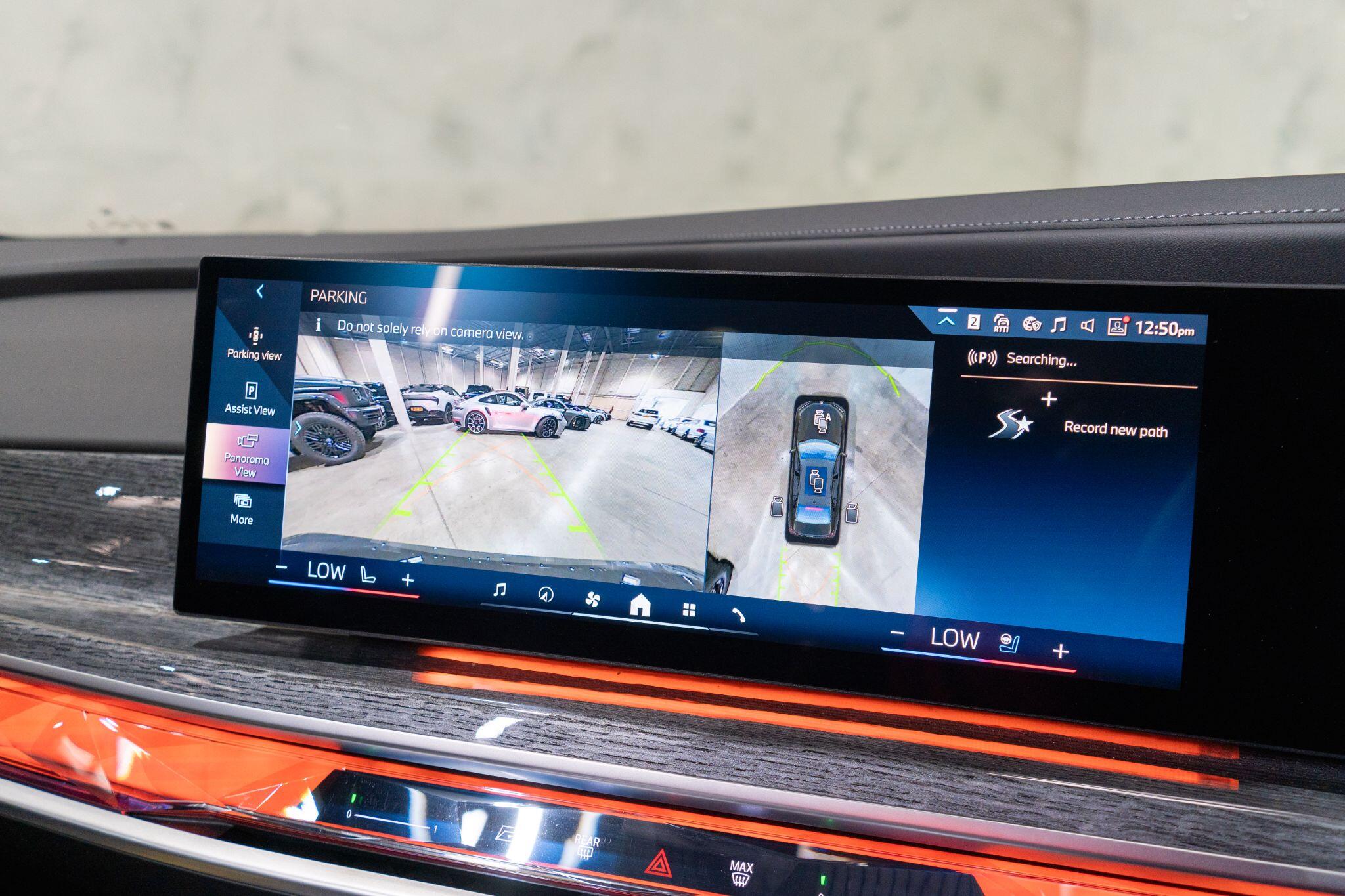 BMW 7 Series view 18