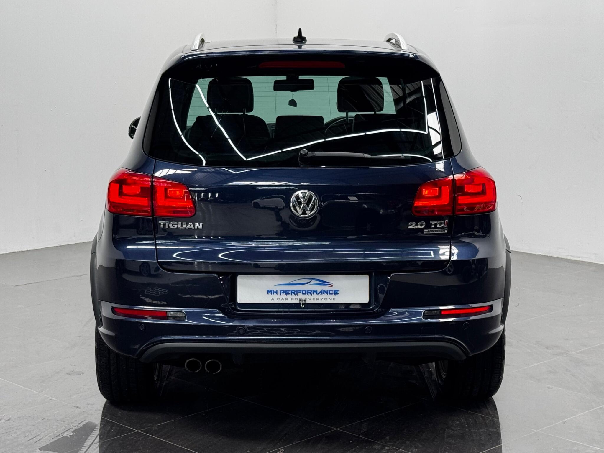 Volkswagen Tiguan view 3