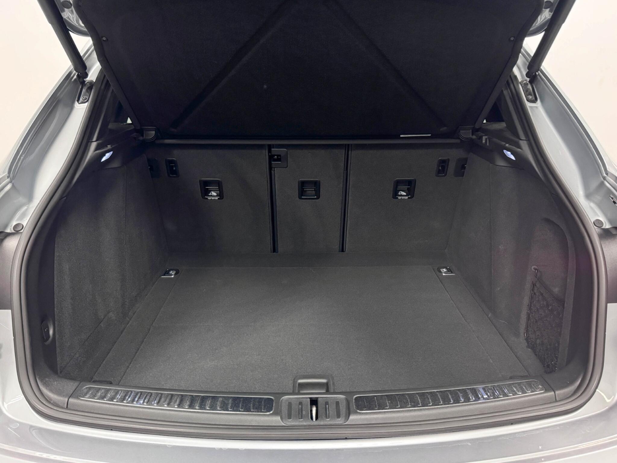 Porsche Macan view 7