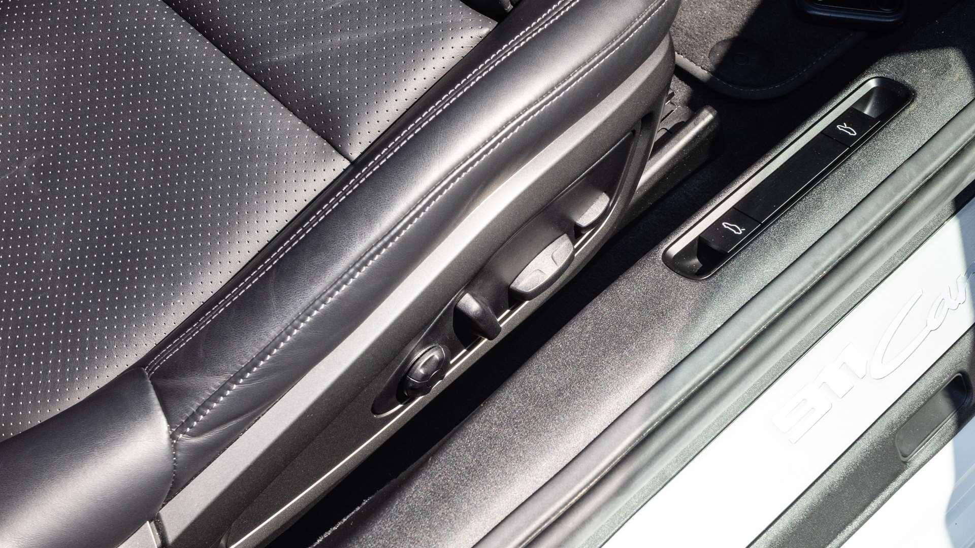 Porsche 911 view 32