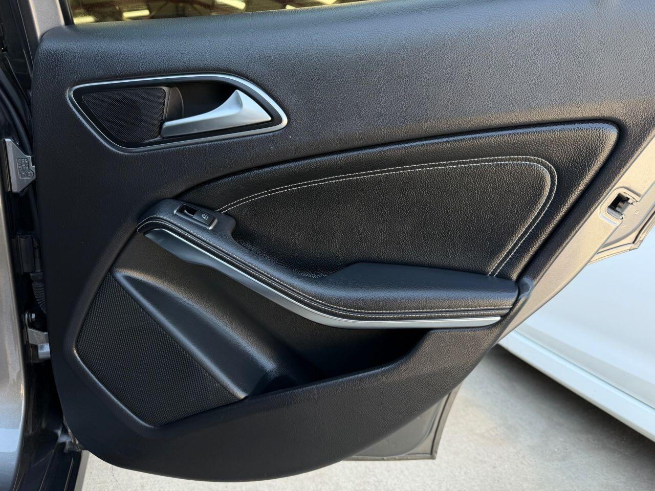 Mercedes-Benz Gla view 18