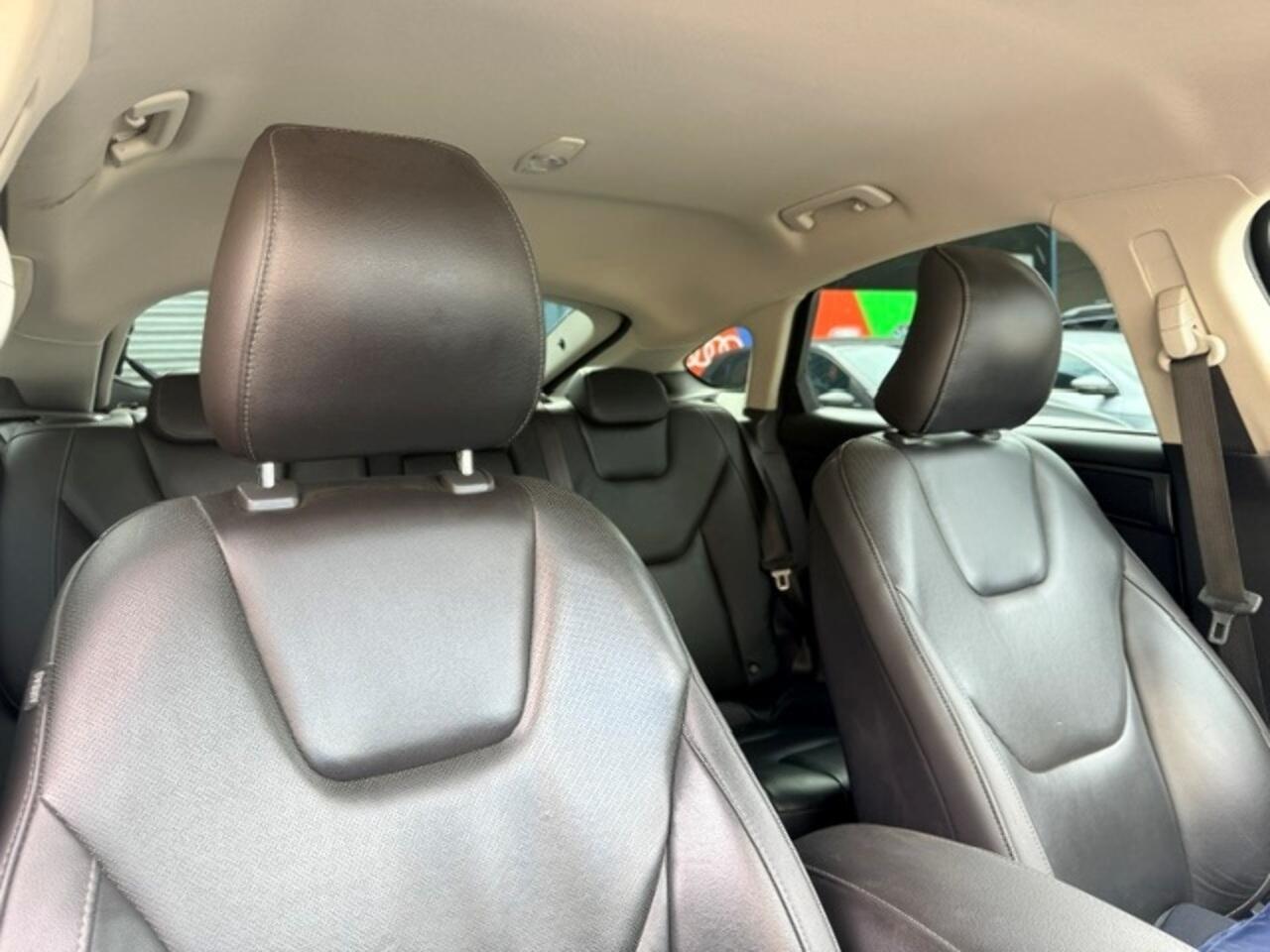 Ford Mondeo view 20