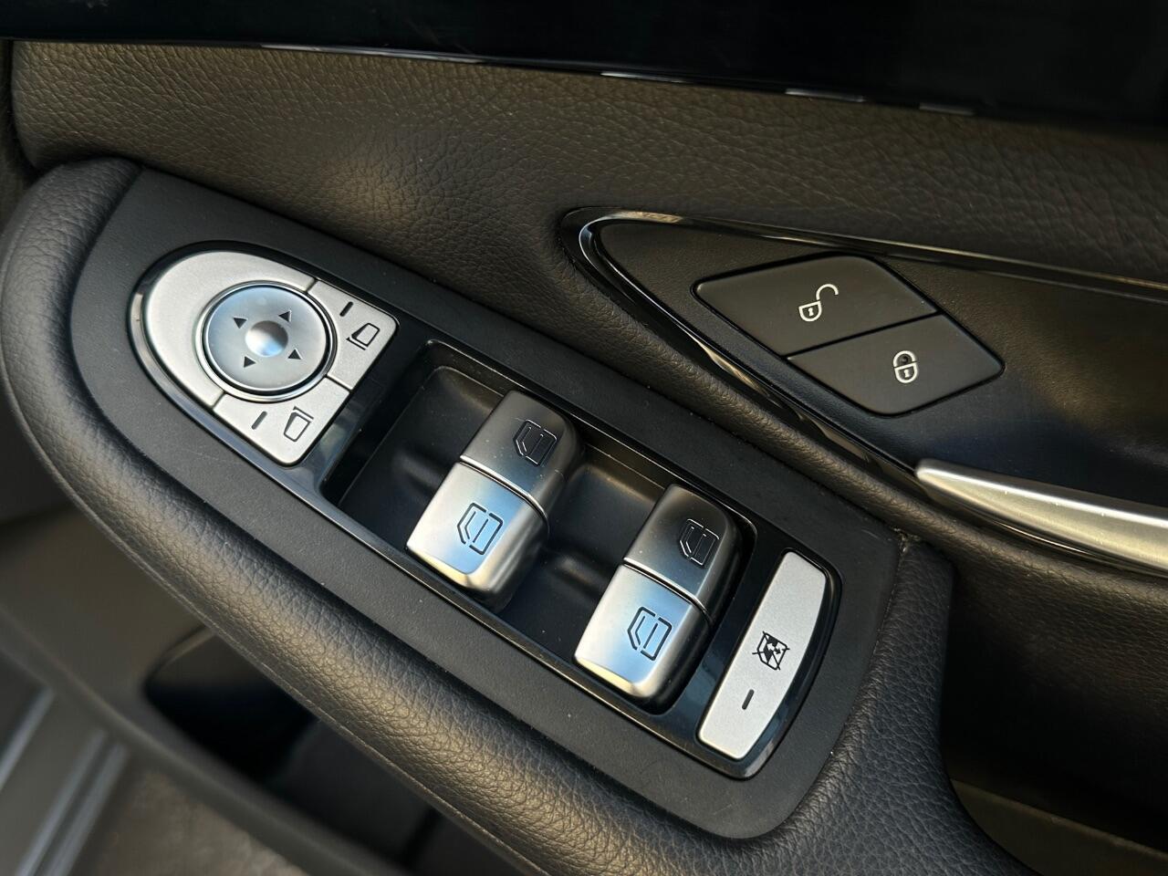 Mercedes-Benz C Class view 18