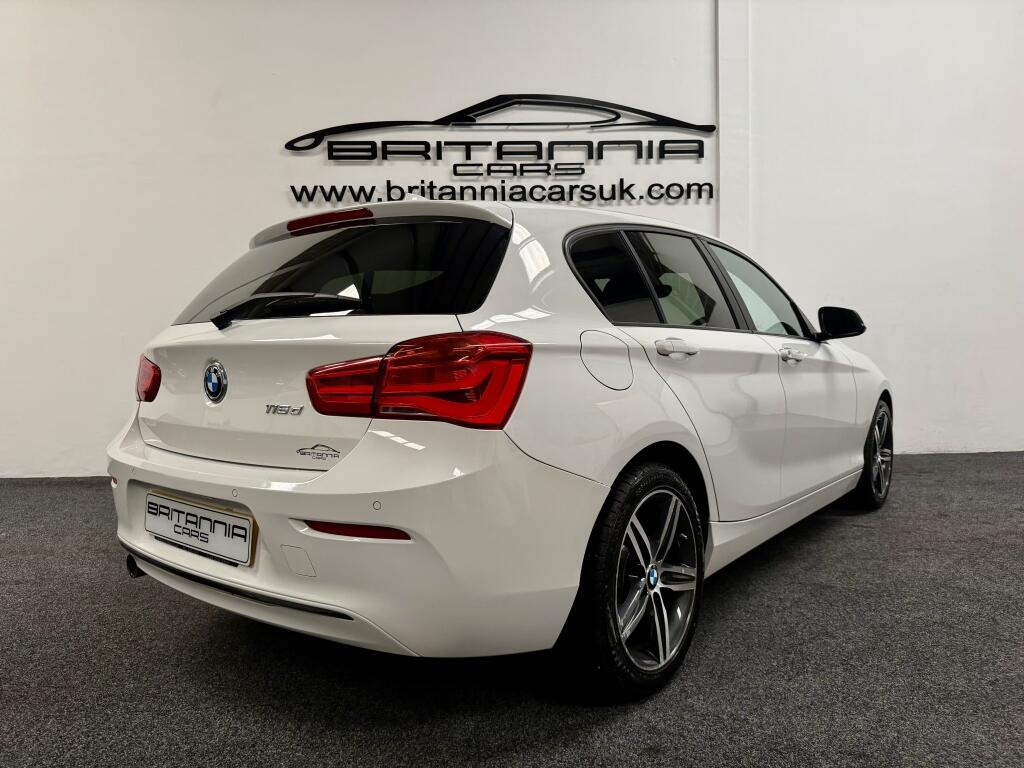 BMW 1 Series view 4