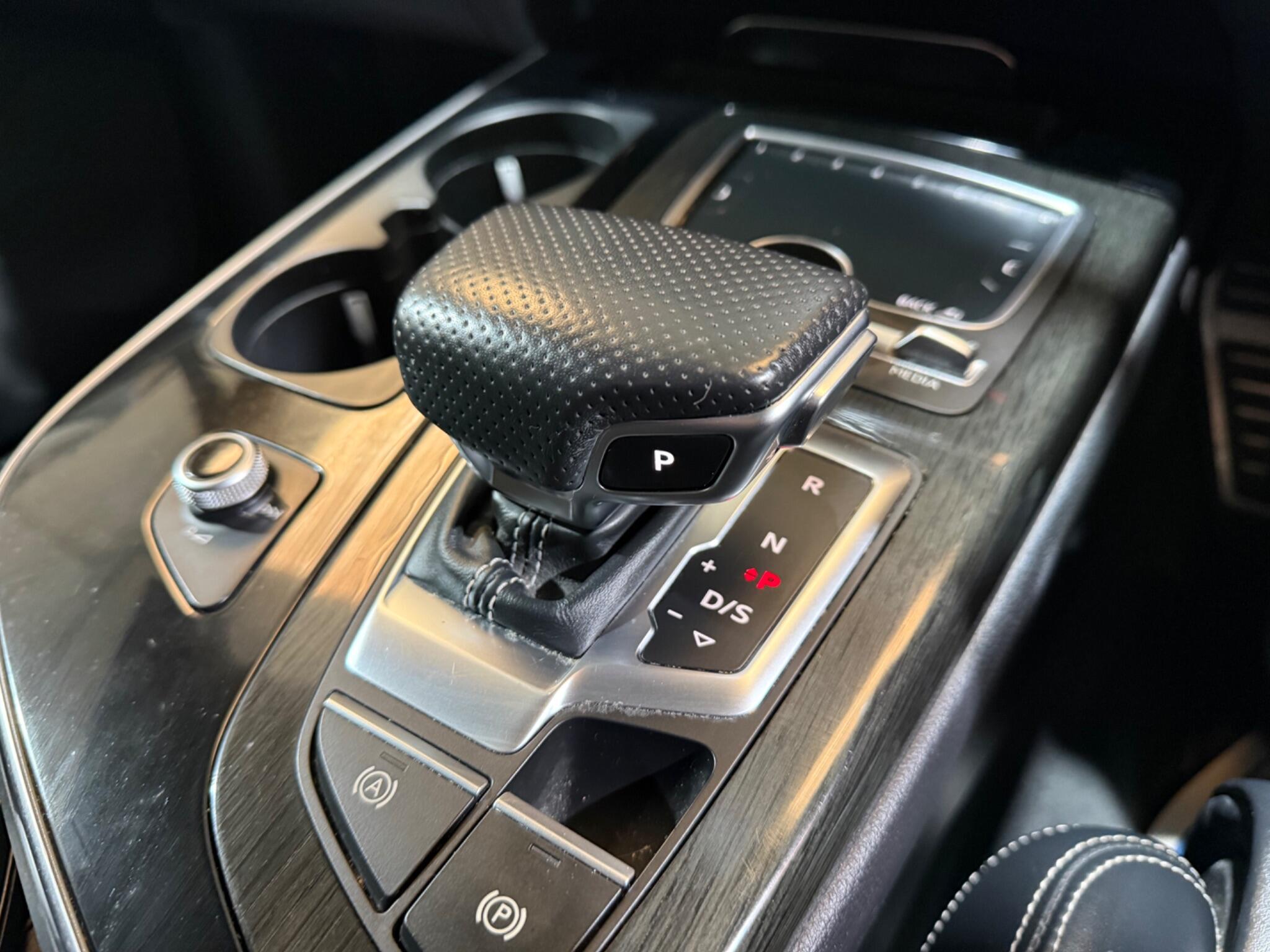 Audi Q7 view 15