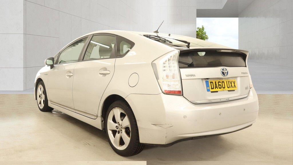 Toyota Prius view 3