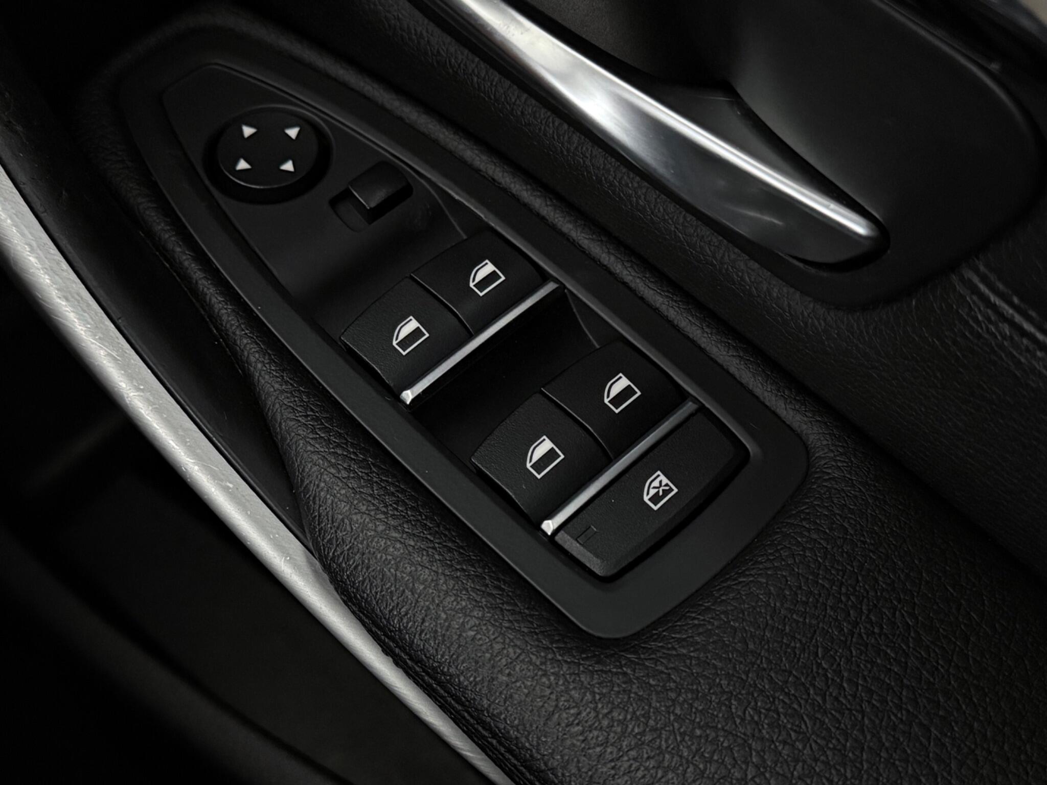 BMW 3 Series view 17