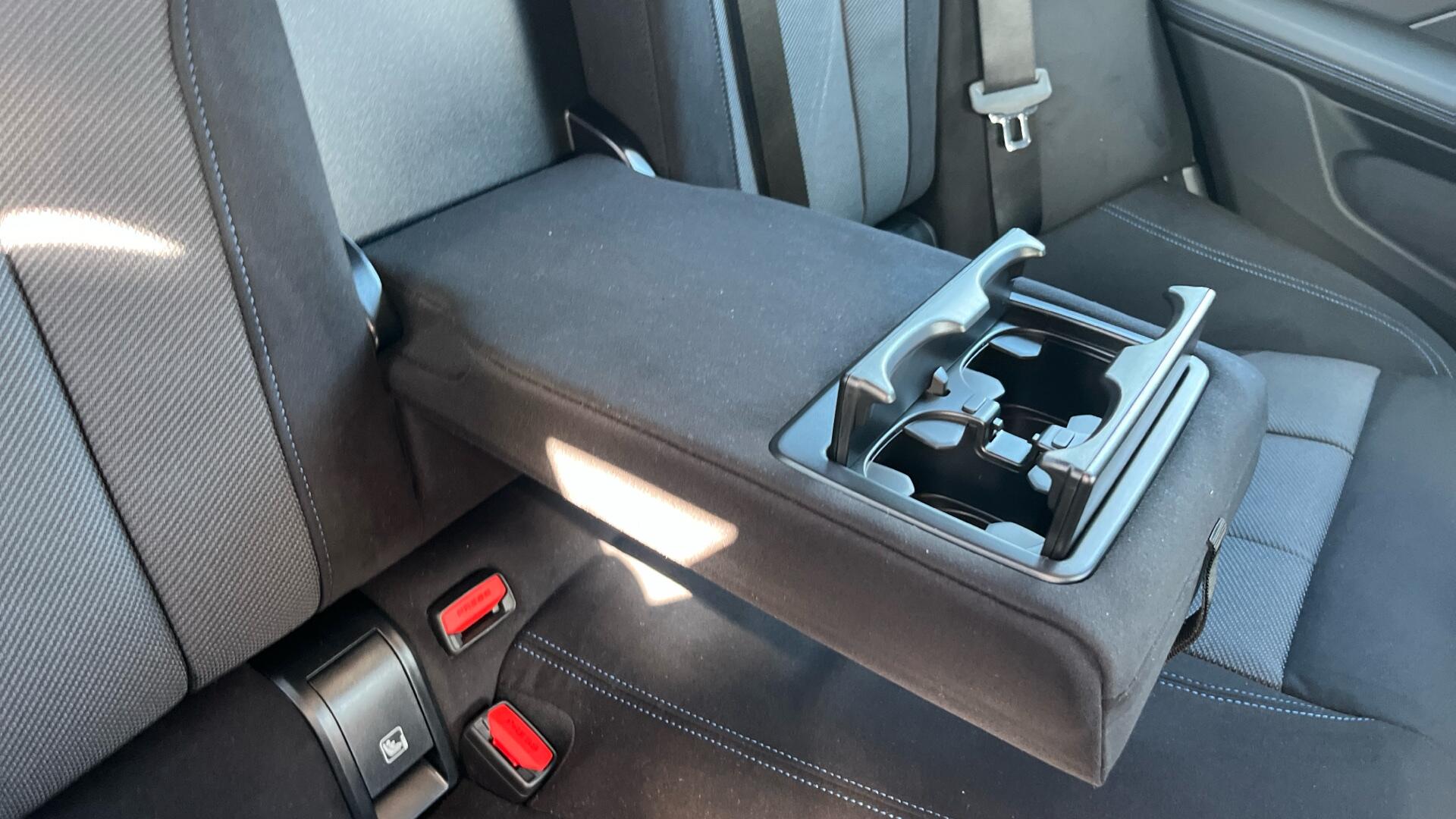 BMW i4 view 28