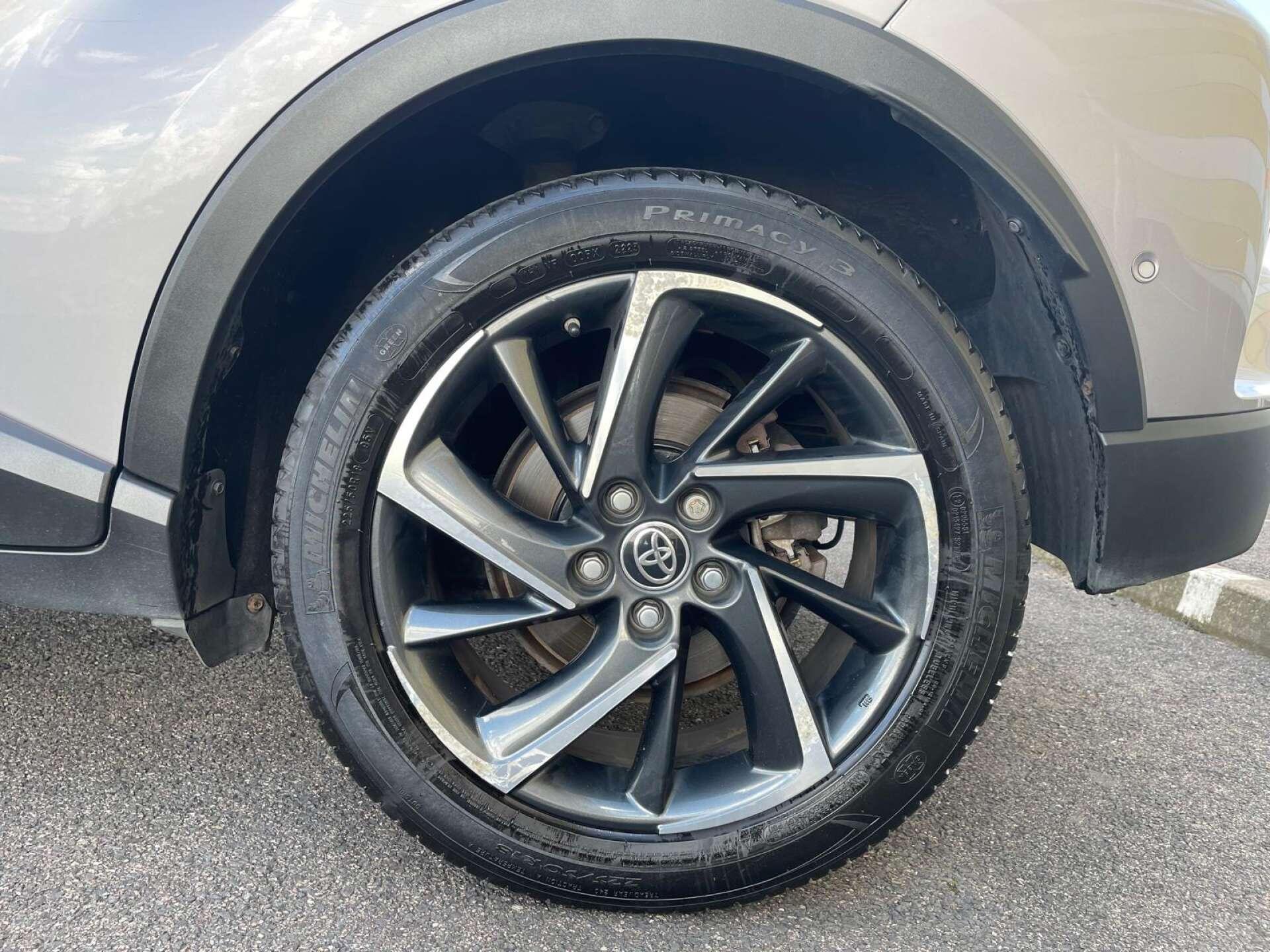 Toyota C-HR view 9