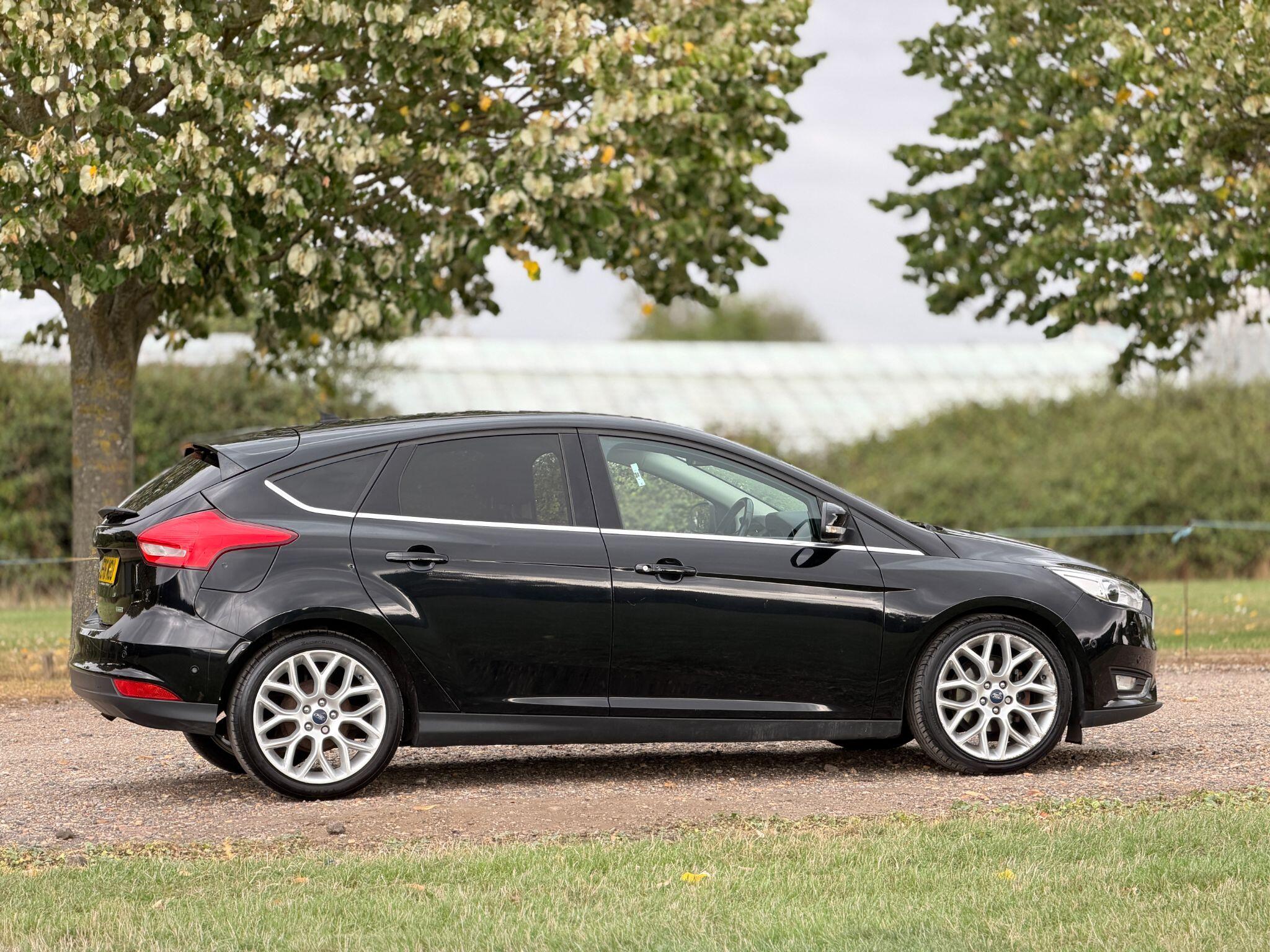 Ford Focus view 3