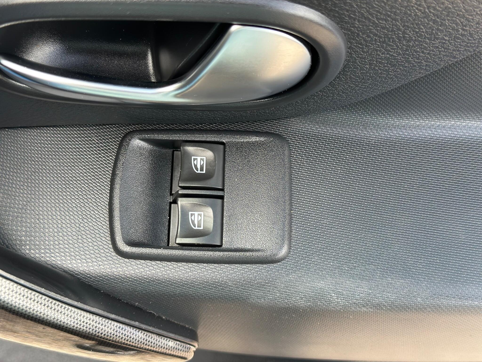 Dacia Sandero view 58
