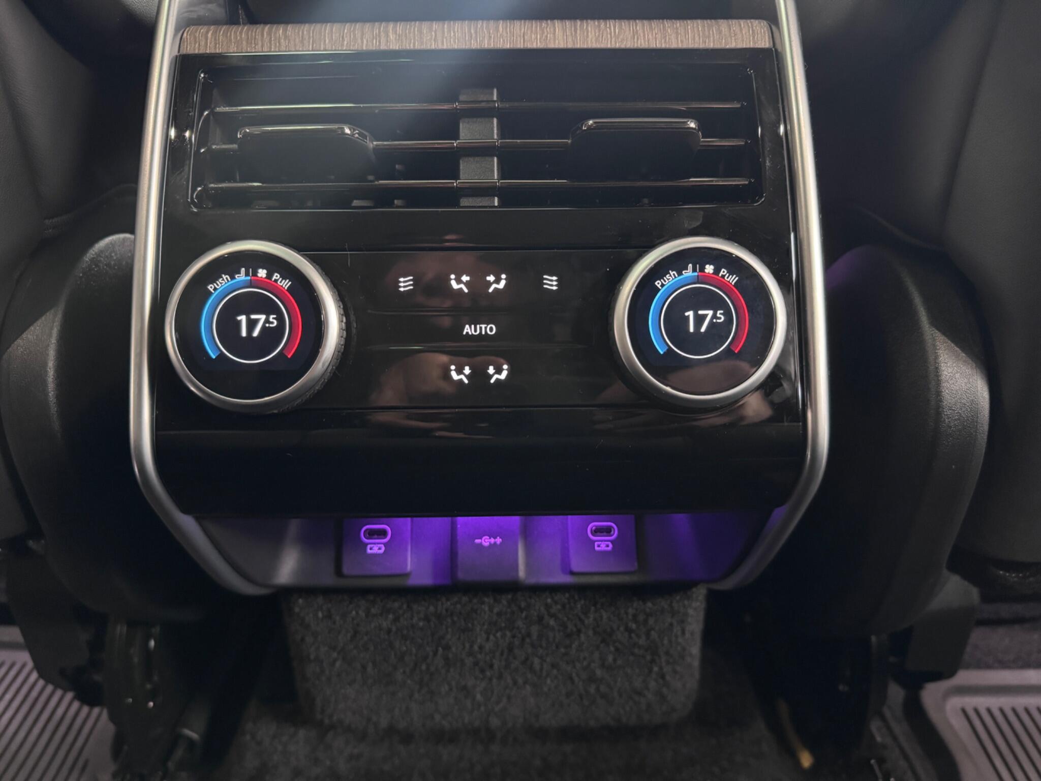 Land Rover Range Rover view 34