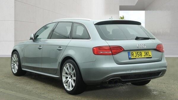 Audi A4 Avant view 3