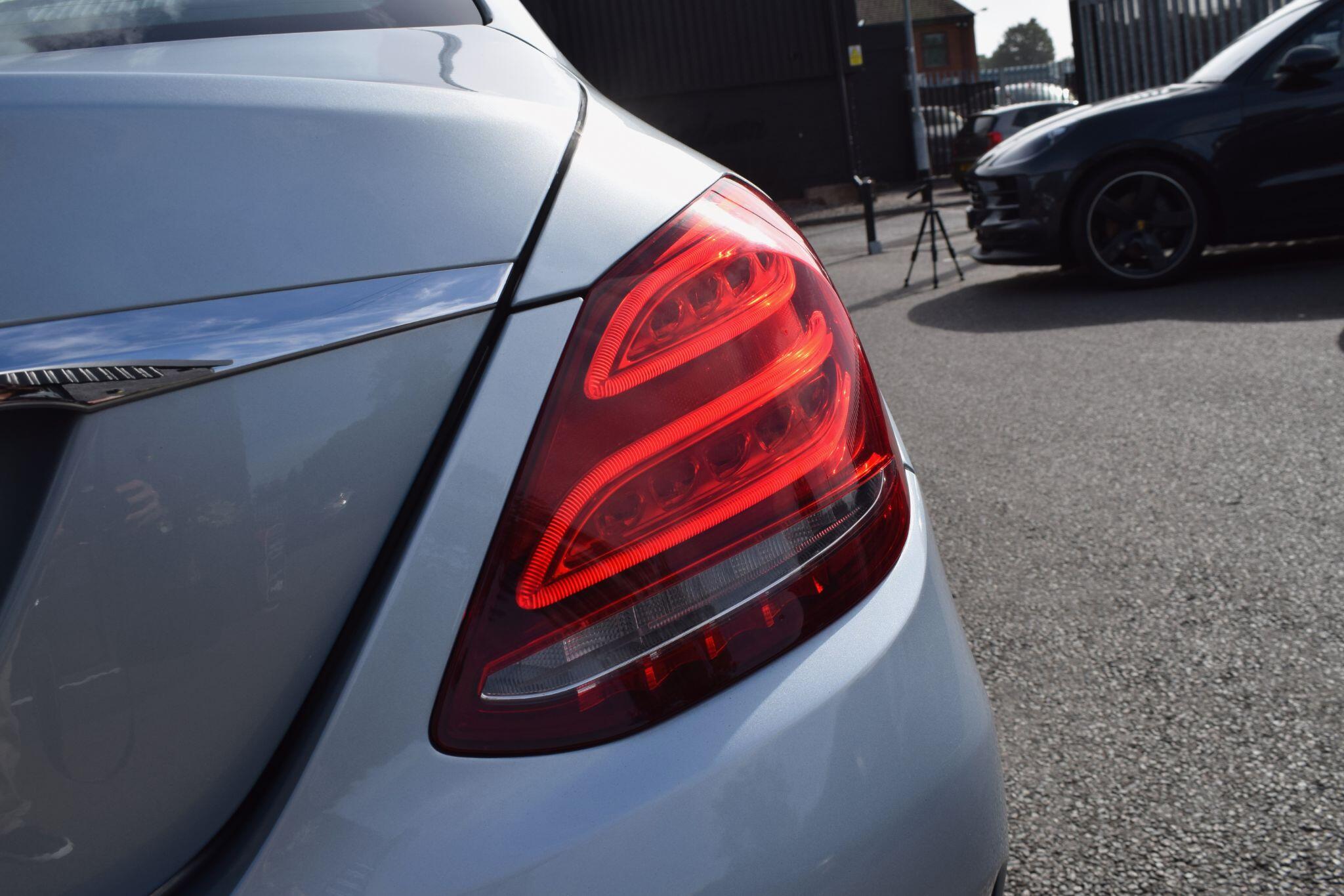 Mercedes-Benz C-Class view 37
