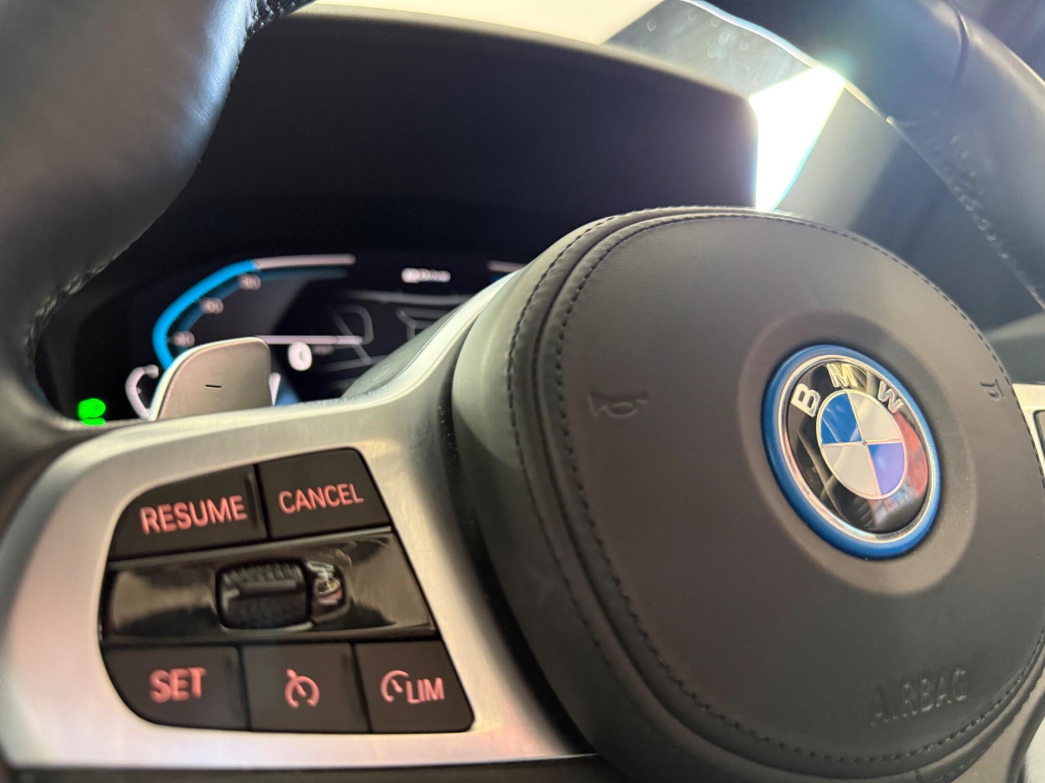 BMW 3 Series view 20
