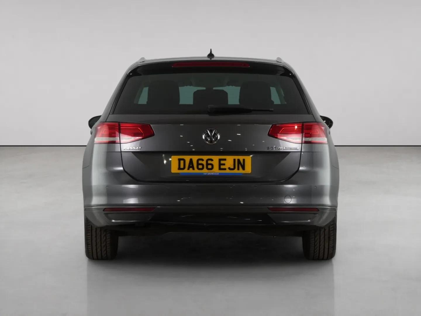Volkswagen Passat view 7