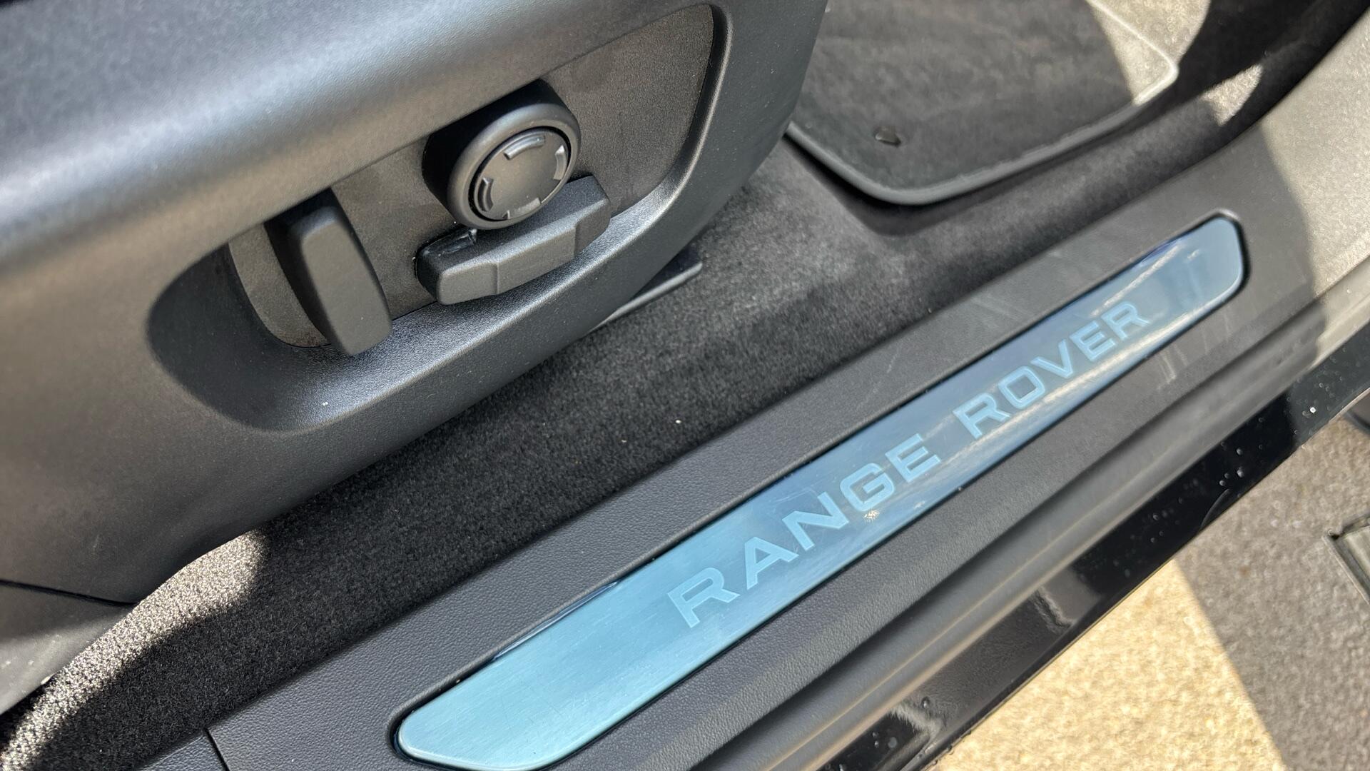 Land Rover Range Rover Evoque view 35