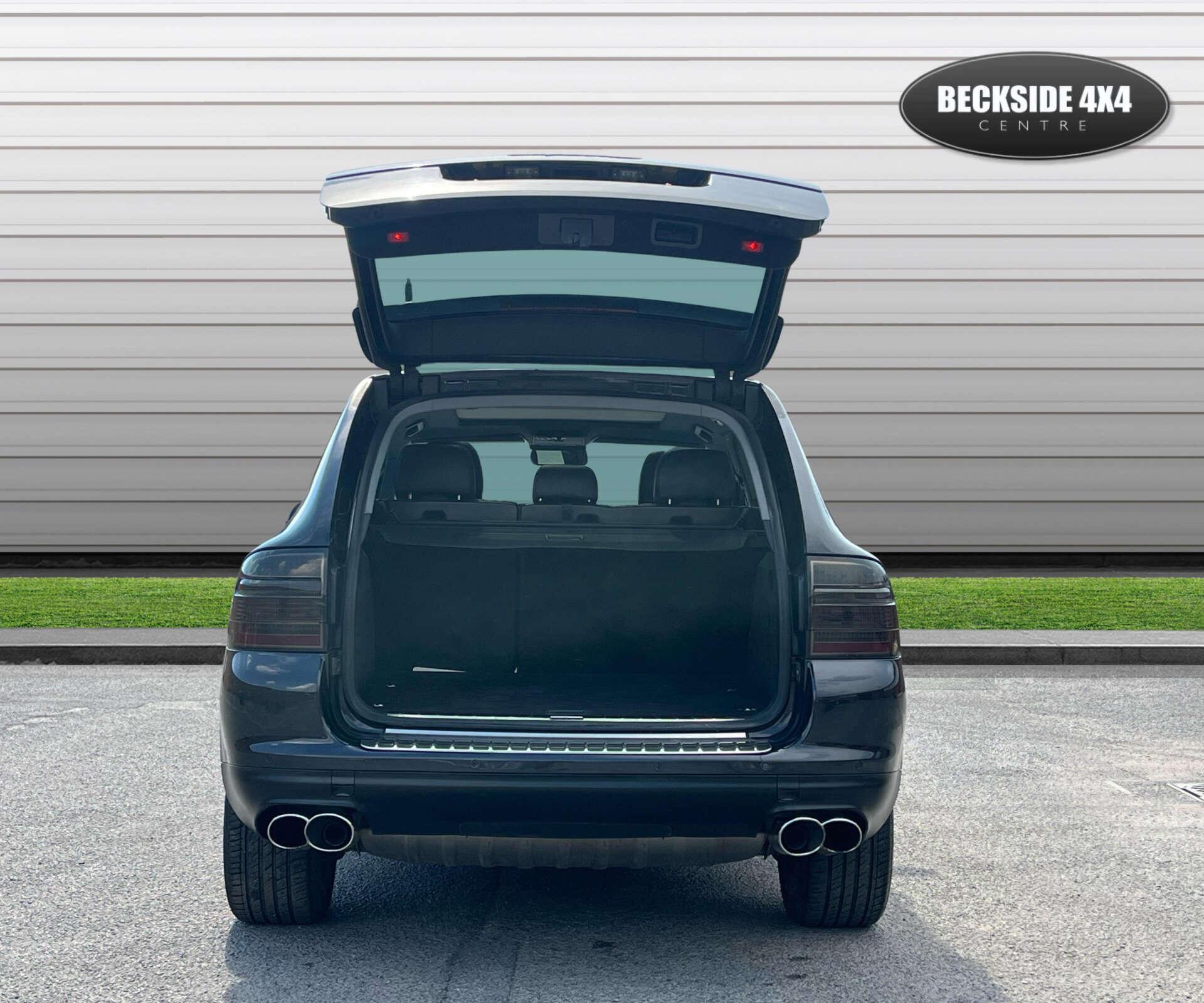 Porsche Cayenne view 11