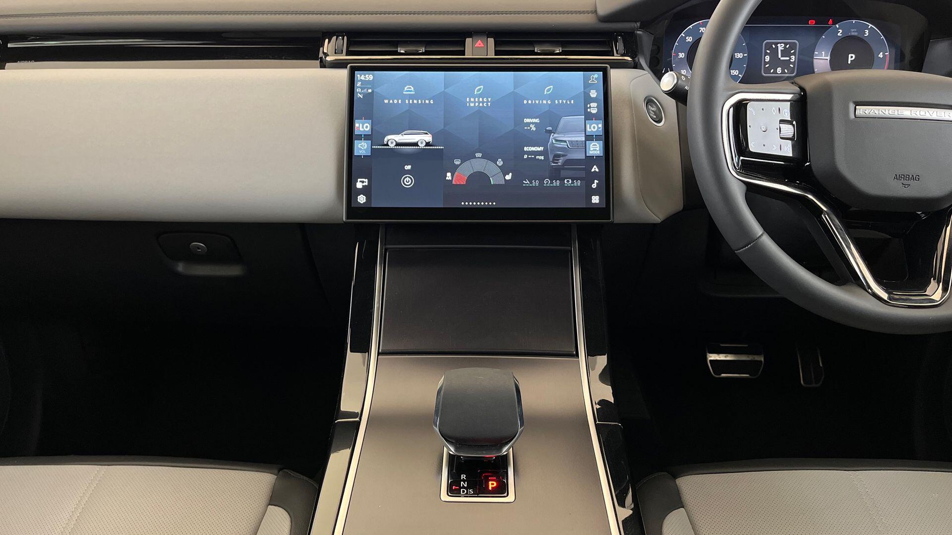 Land Rover Range Rover Velar view 14