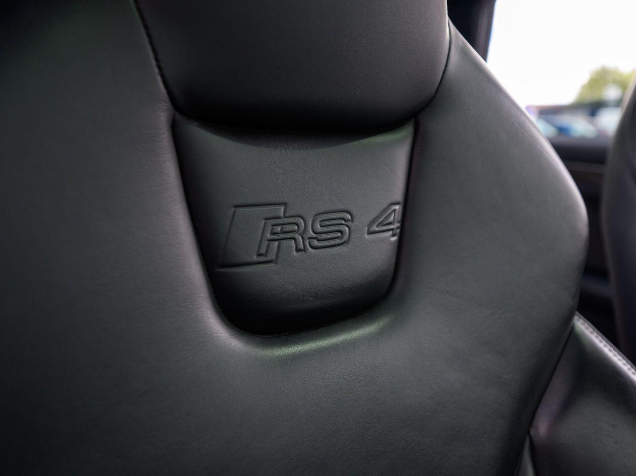 Audi RS4 view 33