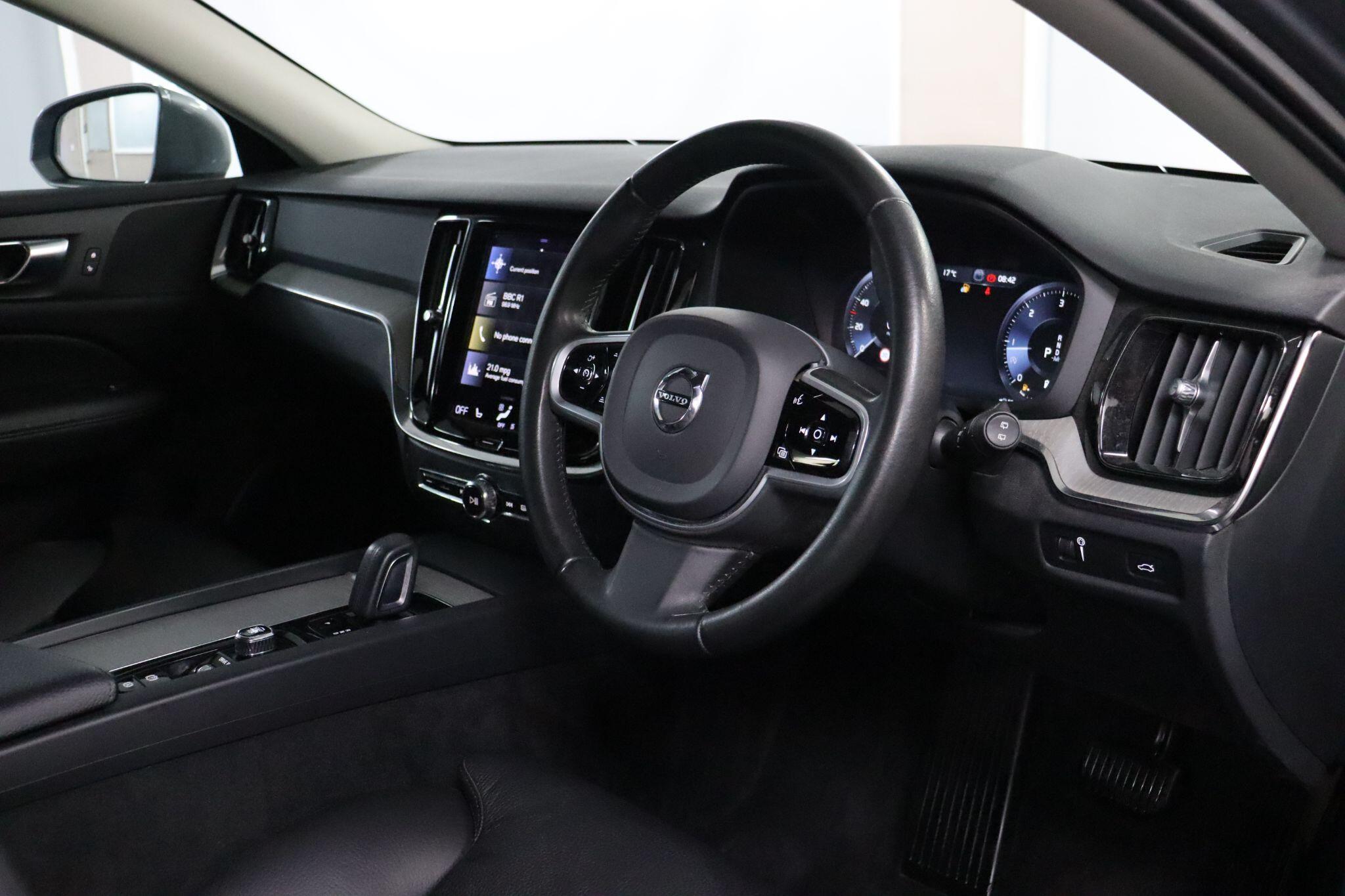 Volvo V60 Cross Country view 5