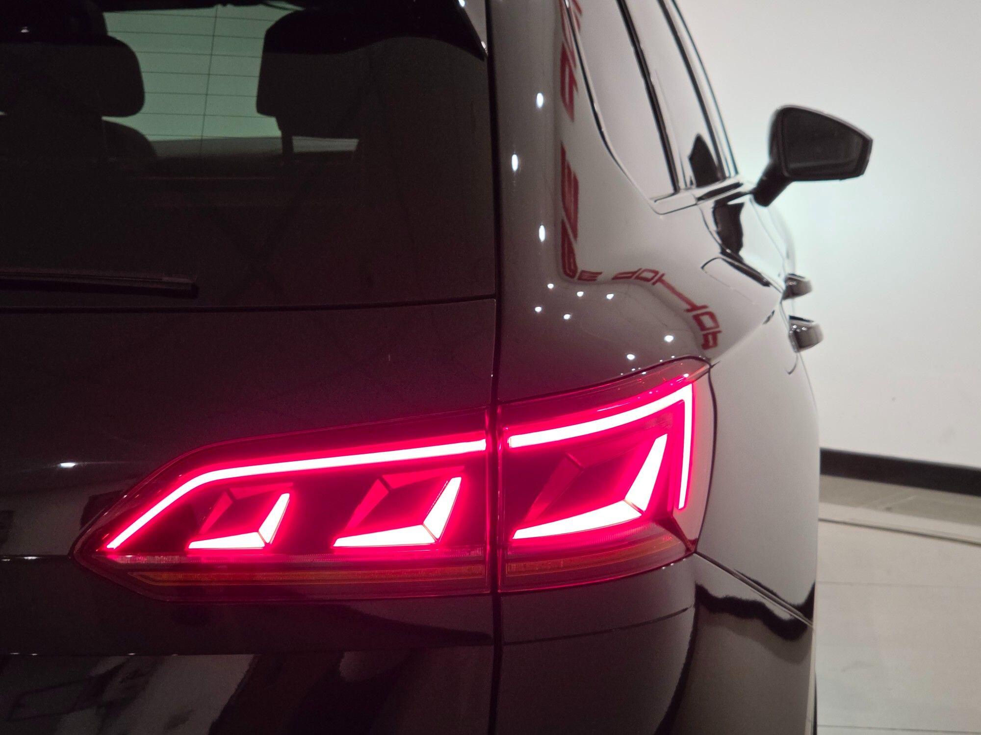 Volkswagen Touareg view 42