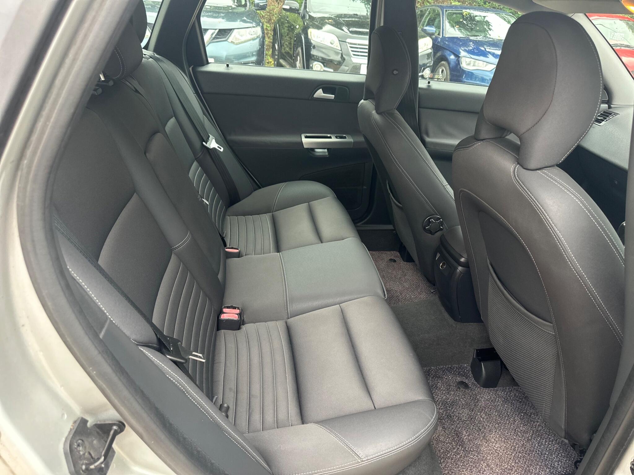 Volvo V50 view 27