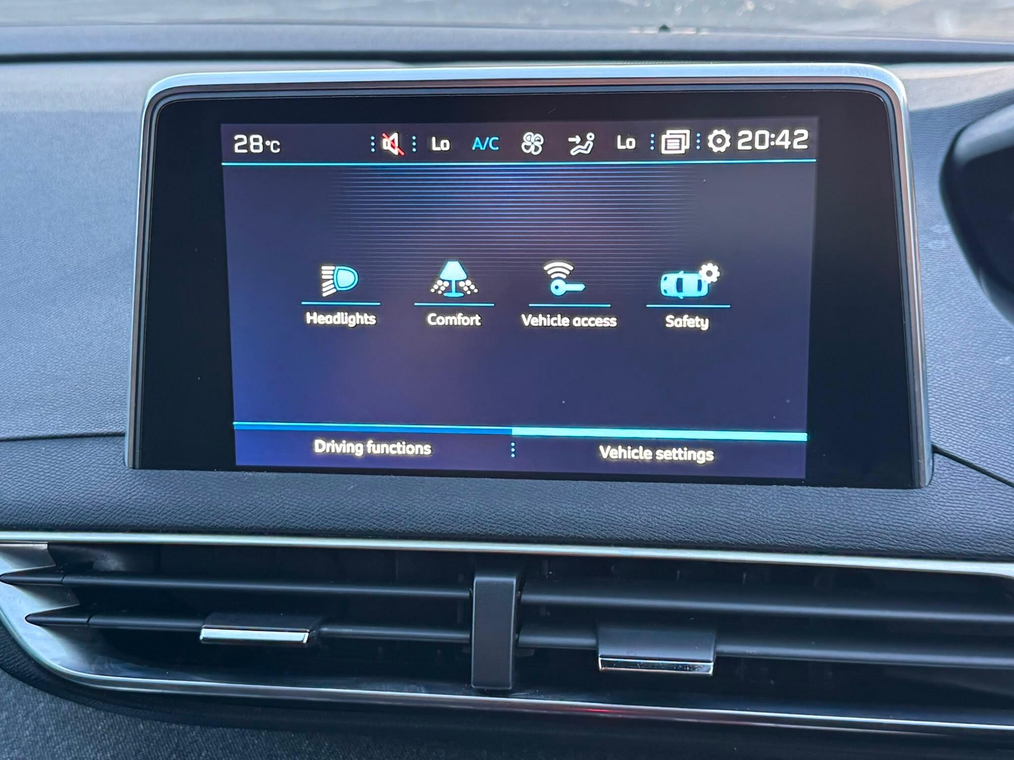 Peugeot 3008 view 34