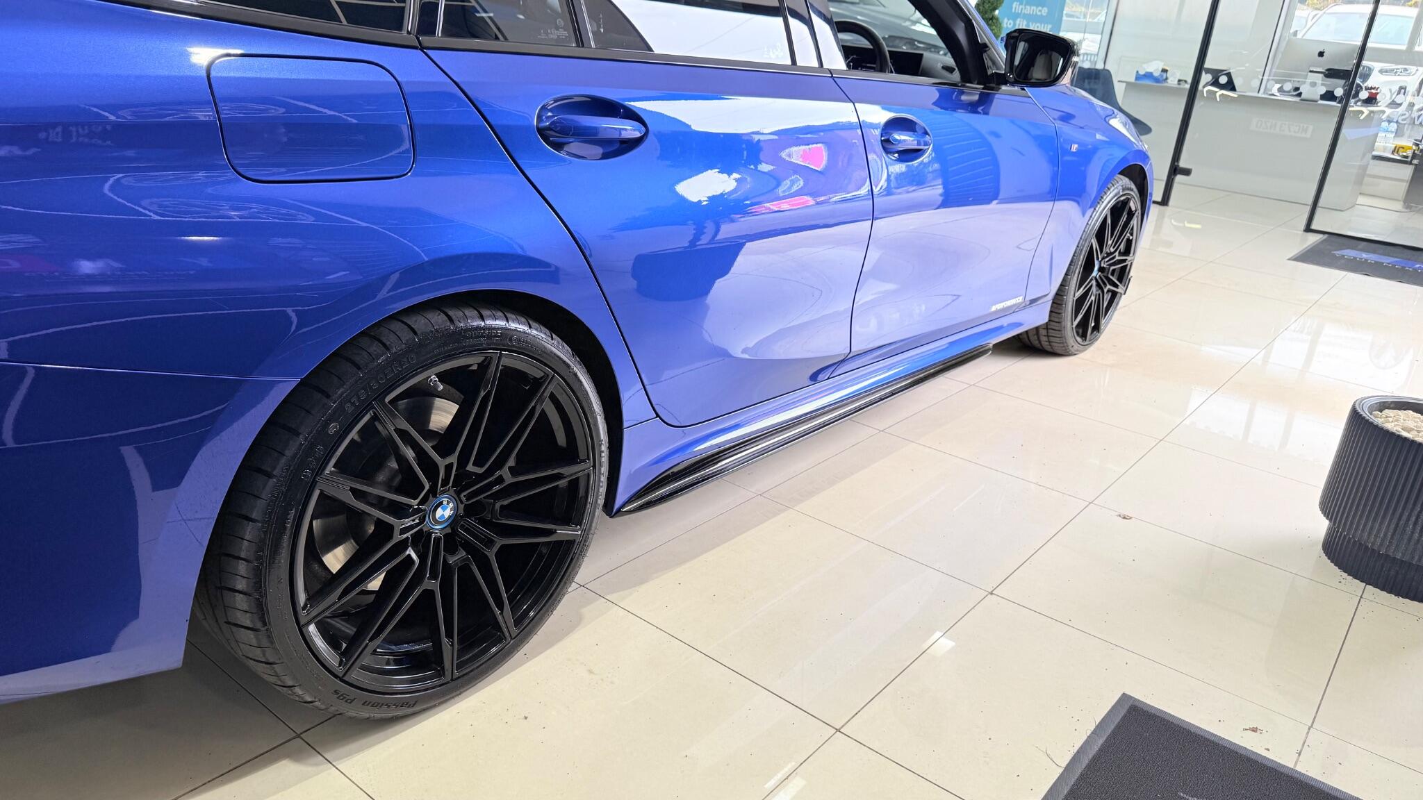 BMW 3 Series view 38